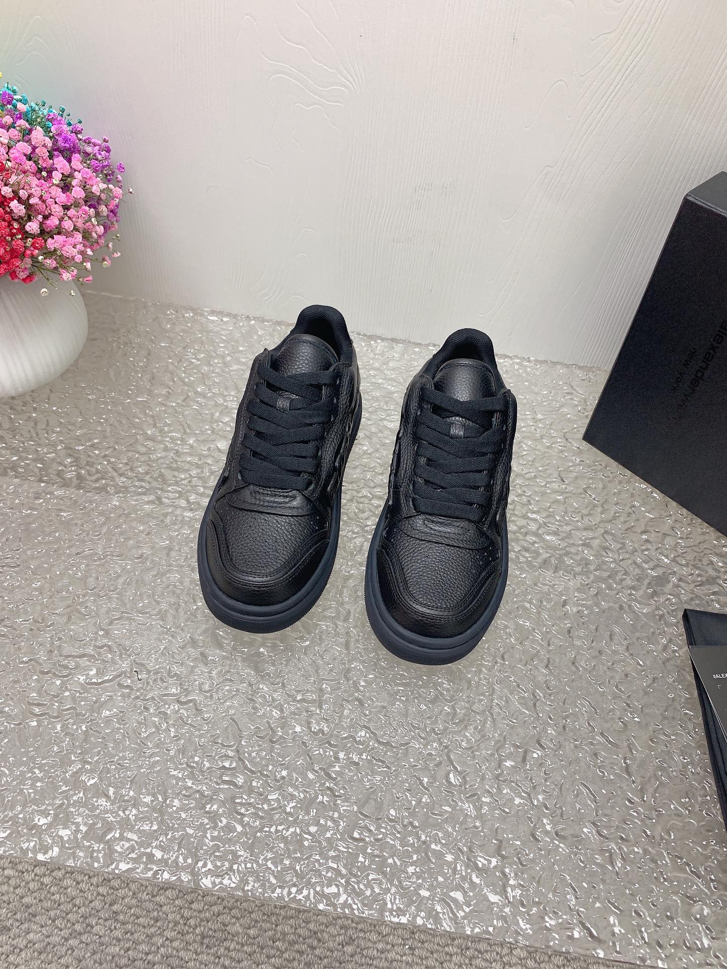 Alexander Wang Sneakers: Comfy and Stylish Unisex Footwear in Creamed Tweeds - 图片 1