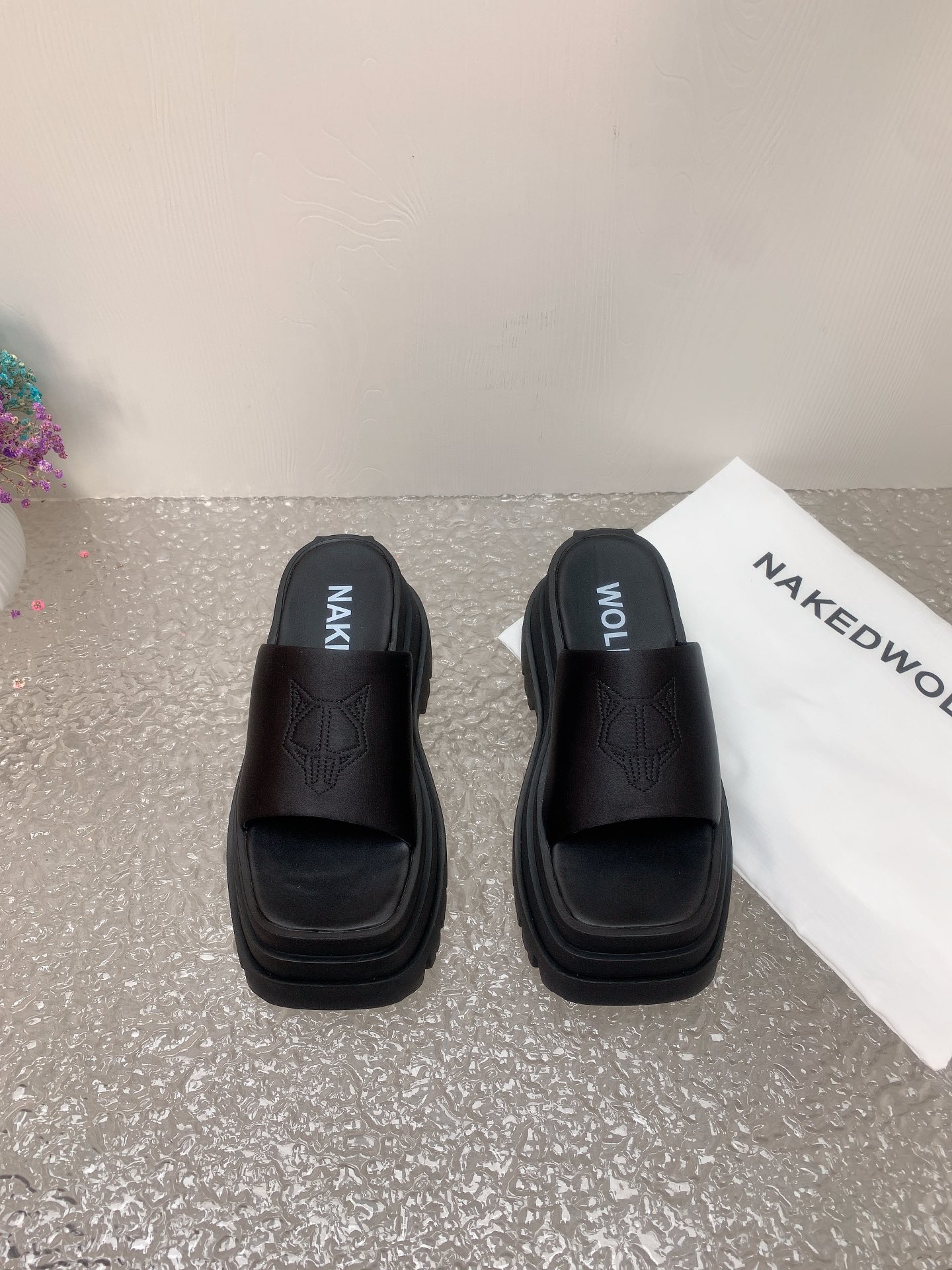NAKEED WOLFE Luxury Shoes: Metallic Wolf Head Design in Roman Style Slippers