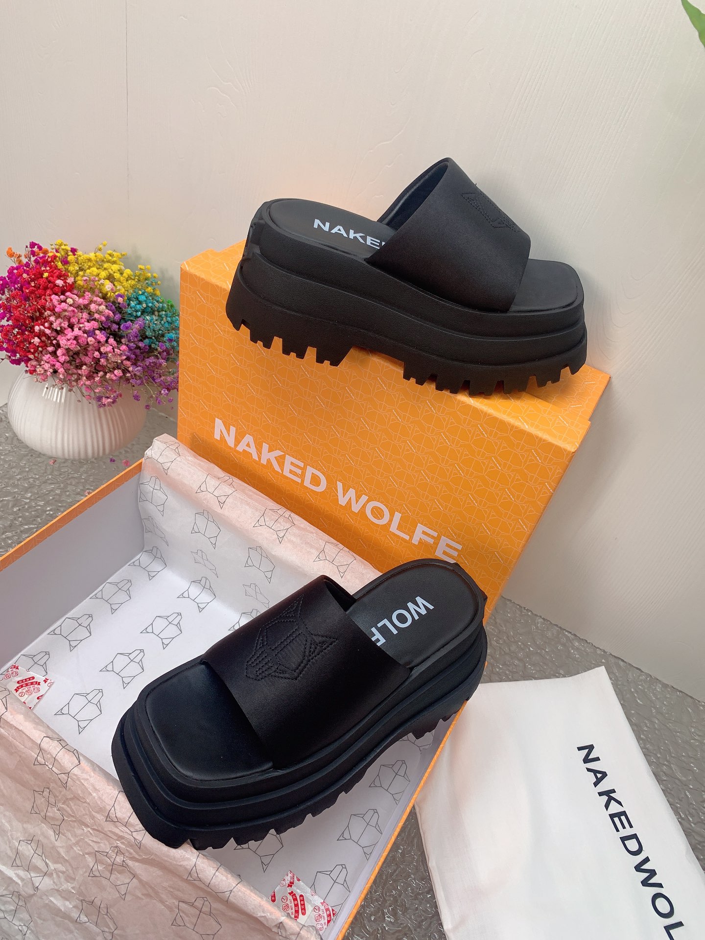 NAKEED WOLFE Luxury Shoes: Metallic Wolf Head Design in Roman Style Slippers - 图片 5
