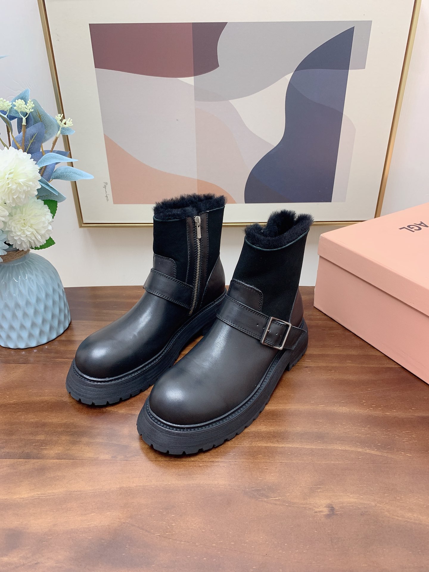 AGL Autumn/Winter Collection: Luxurious Leather Boots with Youthful Energy