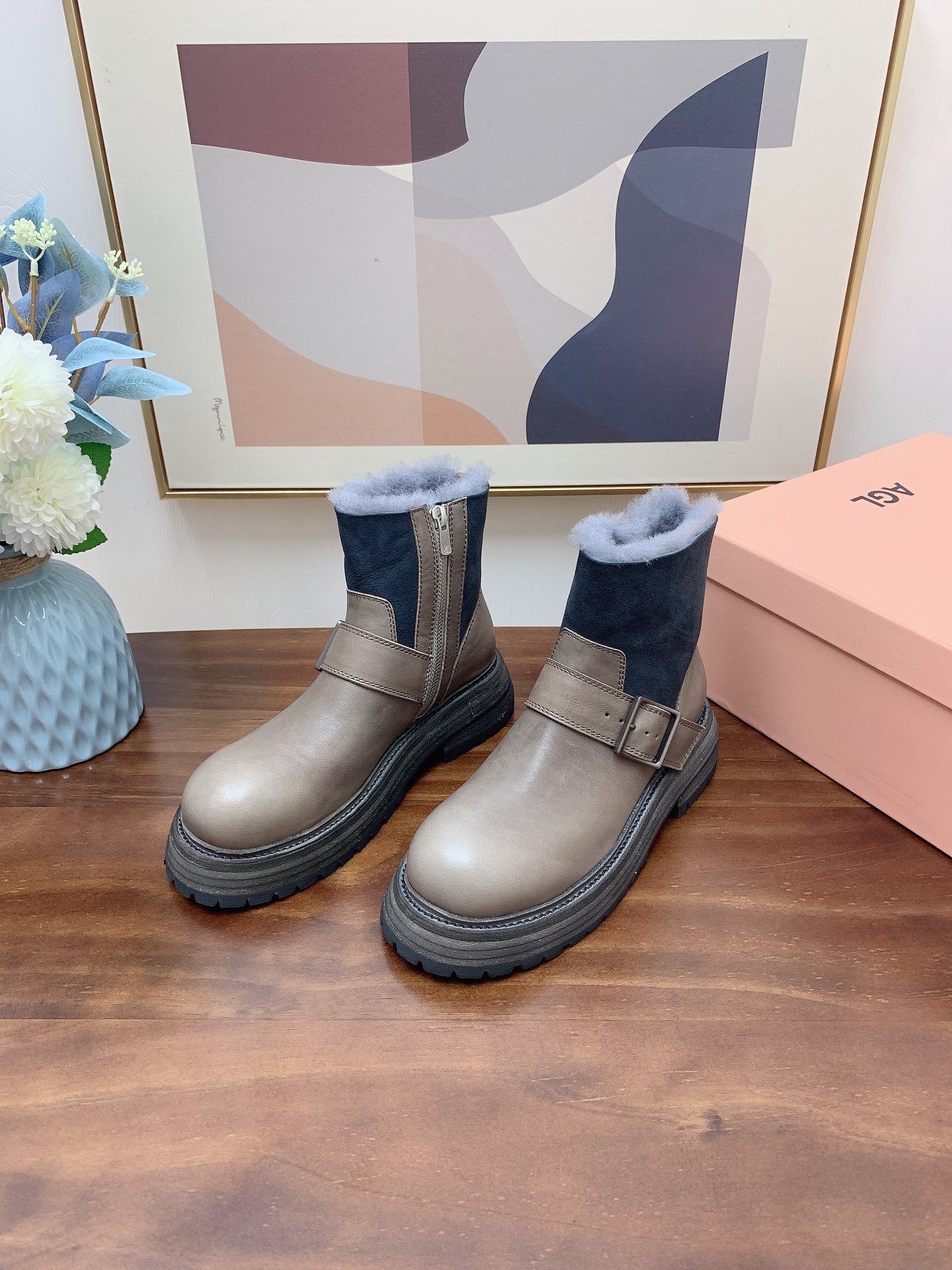 AGL Autumn/Winter Collection: Luxurious Naked Boots with Imported Leather and Wool Lining