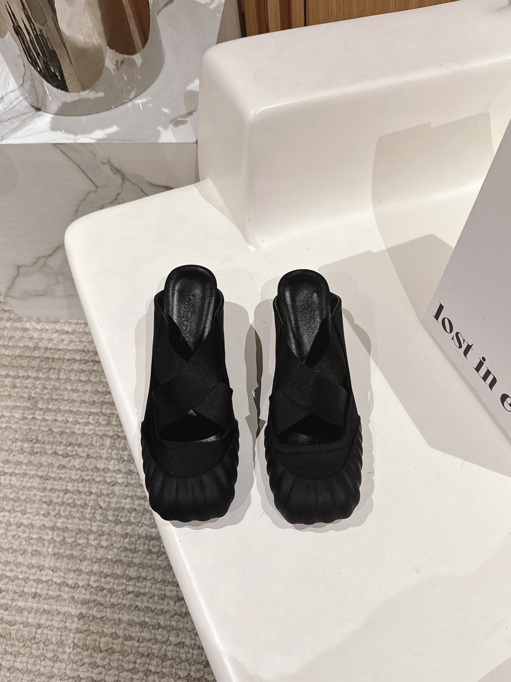 NO:225758,lost in echo25 early spring new duck hunting Mary Jane slippers casually and freely make a Grey girl-style silk fabric with a breathing feeling, sheepskin inner lining, imported Italian leather soles, size 35-39# (40# customized for non-return and exchange), Mary Jane, mary jane, slippers, sheepskin, real silk, Leather soles19860909lost in echo25早春新款猎鸭玛丽珍拖鞋随性洒脱做个自带呼吸感的格雷系女孩对版真丝布面料,羊皮内里,意大利进口真皮大底,码数35-39#（40#订做不退换）,玛丽珍,mary jane,slippers,sheepskin,real silk,Leather soles,Women's Shoes