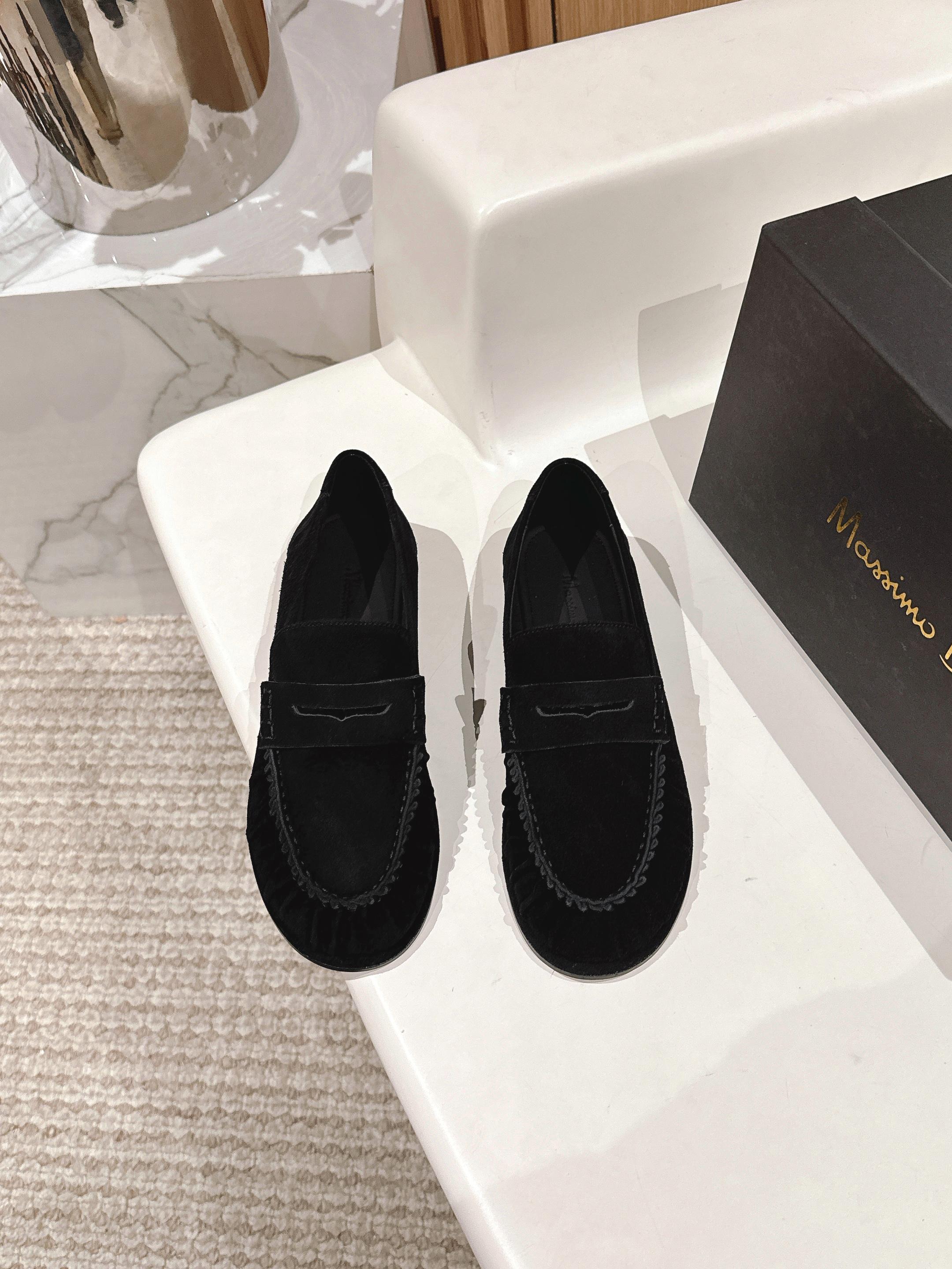 NO:225686,MAssimo Dutti new autumn and winter new popular flat loafers, flats that can be worn out, retro chocolate color scheme is full of French style, minimalist design concept, slim-looking and practical, imported ox-reverse velvet, inner sheepskin inner lining, outsole rubber outsole size 35-39 (40 custom made without return or exchange) :, Loafers, loafers, flats, sheepskin19860909MAssimo Dutti新品秋冬新款爆款平底乐福鞋 可以暴走的平底鞋,复古的巧克力配色充满法式风情,极简设计理念,版型显瘦好穿颜值与实用性并存 鞋面进口牛反绒 内里绵羊皮内里 大底橡胶大底 码数35-39（40定做不退不换） :,乐福鞋,loafers,flats,sheepskin,Women's Shoes