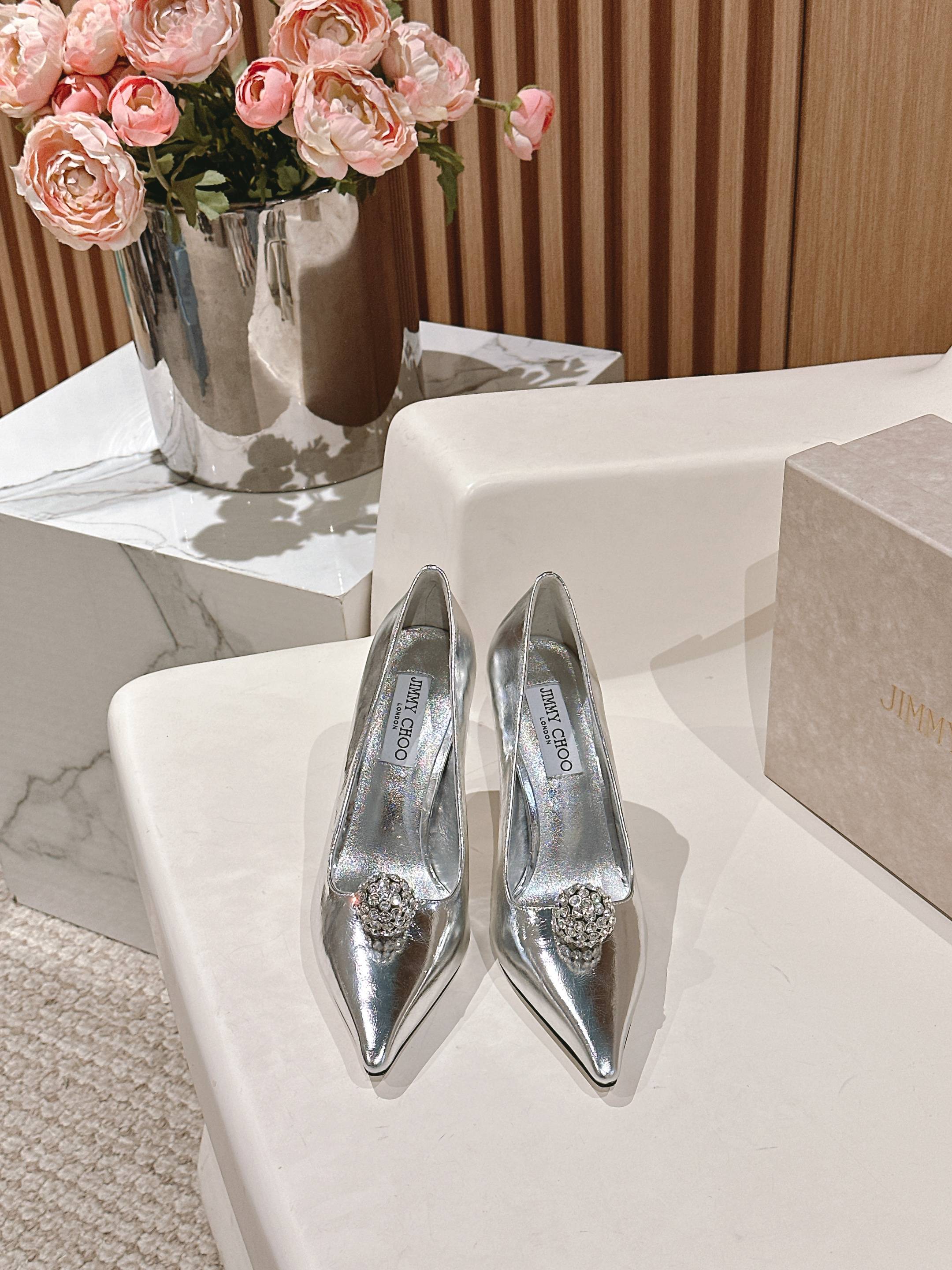 NO:225636,Jimmy Cho* Zhou Yangjie 25 Spring New High Heel Single Shoes Original Customized Temperament High Heels are a must-have for every woman, Material: Imported patent leather, inner sheepskin Italian leather outsole Heel height: 8.5cm Size 35-39 (40.41.42 order), single shoes, jimmy choo, sheepskin, Leather soles19860909Jimmy Cho*周仰杰 25开春新款高跟单鞋 原版定制 气质高跟 是每个女人的必备品,材质:进口漆皮,内里绵羊皮 意大利真皮大底 跟高:8.5cm 码数35-39（40.41.42订）,单鞋,jimmy choo,sheepskin,Leather soles,Women's Shoes