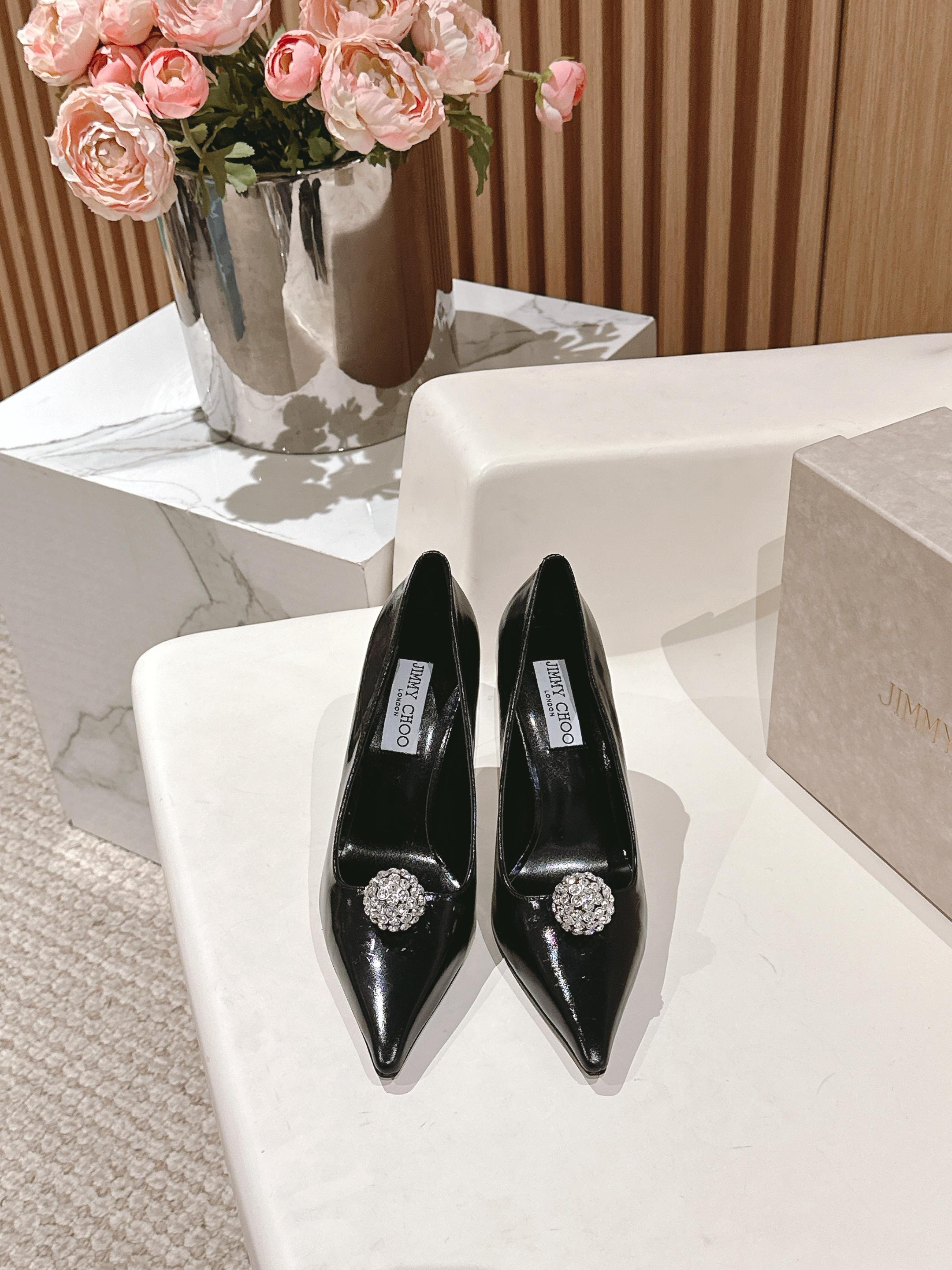 NO:225641,Jimmy Cho* Zhou Yangjie 25 Spring New High Heel Single Shoes Original Customized Temperament High Heels are a must-have for every woman, Material: Imported patent leather, inner sheepskin Italian leather outsole Heel height: 4.5cm Size 35-39 (40.41.42 order), single shoes, jimmy choo, sheepskin, Leather soles19860909Jimmy Cho*周仰杰 25开春新款高跟单鞋 原版定制 气质高跟 是每个女人的必备品,材质:进口漆皮,内里绵羊皮 意大利真皮大底 跟高:4.5cm 码数35-39（40.41.42订）,单鞋,jimmy choo,sheepskin,Leather soles,Women's Shoes
