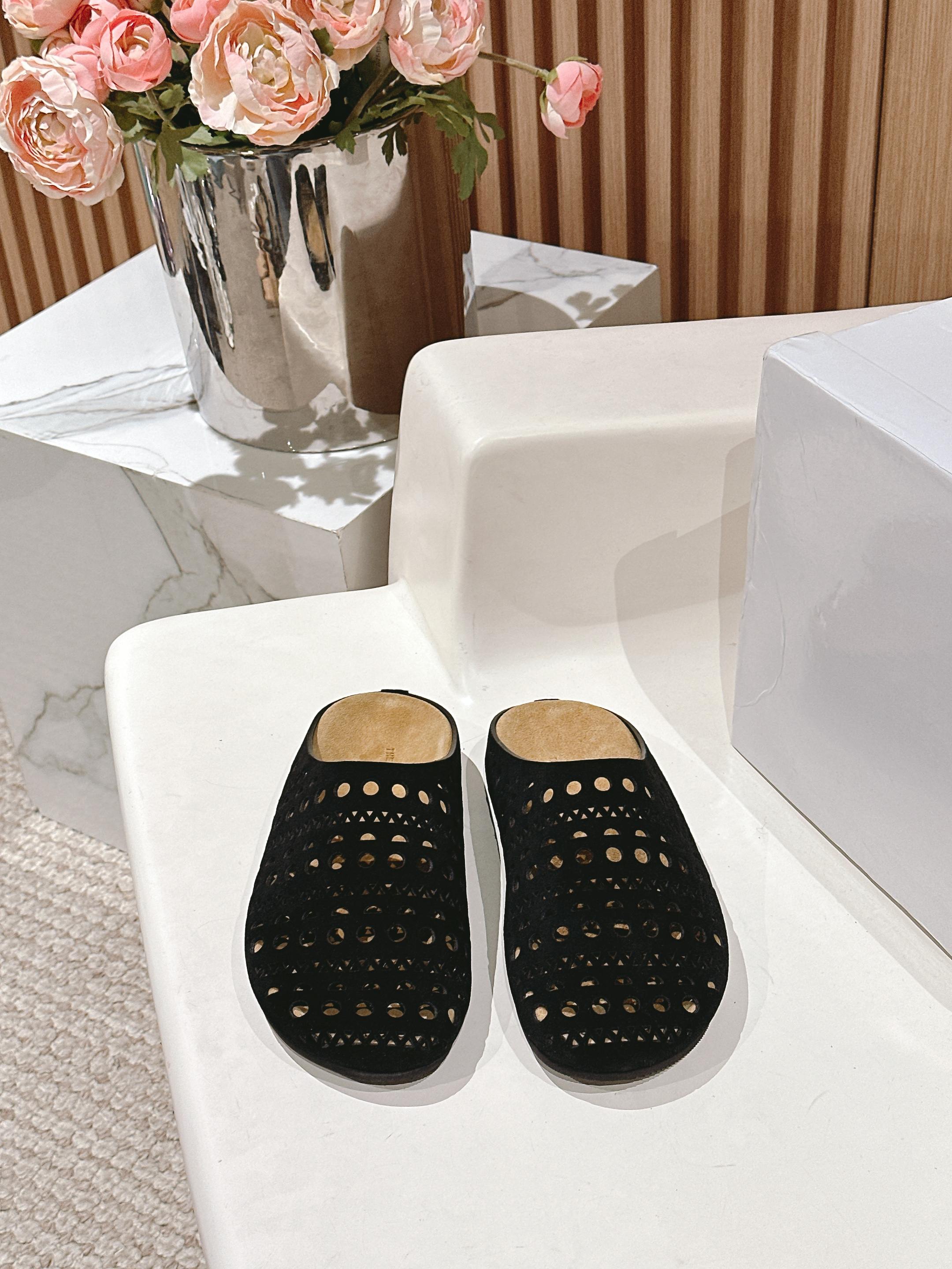 NO:237078,Top version Therow New bag-toe hollow slippers Semi-wheel Birkent trailer Imported beef tiles fabric Inner footbed beef tiles Original open mold rubber outsole Size 35-40 (customized for 40), slippers, slippers19860909顶级版本 Therow 新款包头镂空拖鞋 半拖 勃肯拖 进口牛猄面料 内里垫脚牛猄 原版开模橡胶大底 码数35-40（40定做）,拖鞋,slippers,Women's Shoes
