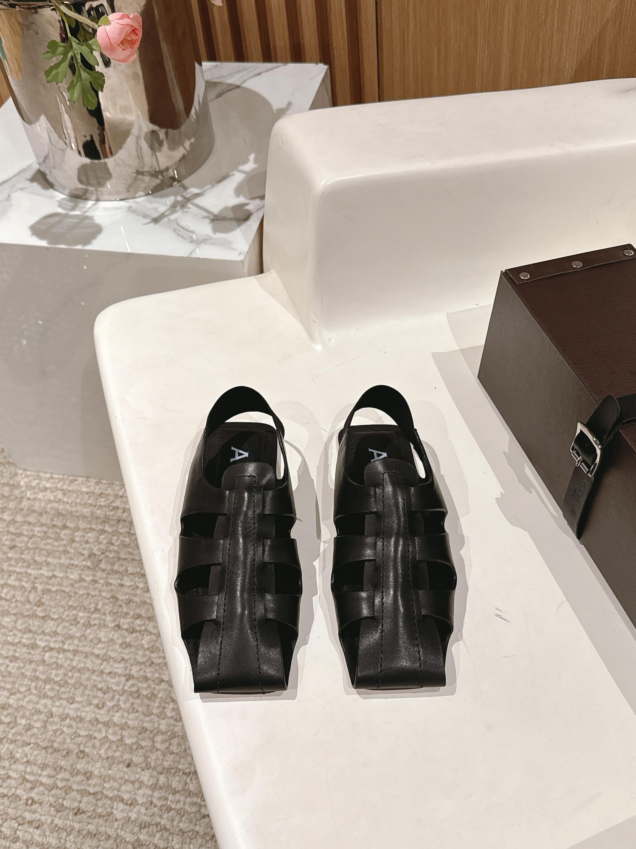 NO:236091,# Alaiya/New products in early spring, square toe, Roman flat sandals, this season's shoes have a new visual experience, playful combination, cool and beautiful, the must-have fashion item for shoe cabinets. The fabric is imported calfskin, the inner foot pads are all cowhide Italian leather outsole Size35-39 (customized for 40/41/42, no return or exchange), sandals, sandals, cowhide, Leather soles19860909# 阿莱亚/早春新品 方头 罗马平底凉鞋 这一季的鞋履全新视觉体验 俏皮搭配 显得酷酷的真是绝美 鞋柜必备的时尚单品. 面料采用进口小牛皮 内里垫脚均为牛皮 意大利真皮大底 Size35-39（40/41/42定做不退换）,凉鞋,sandals,cowhide,Leather soles,Women's Shoes