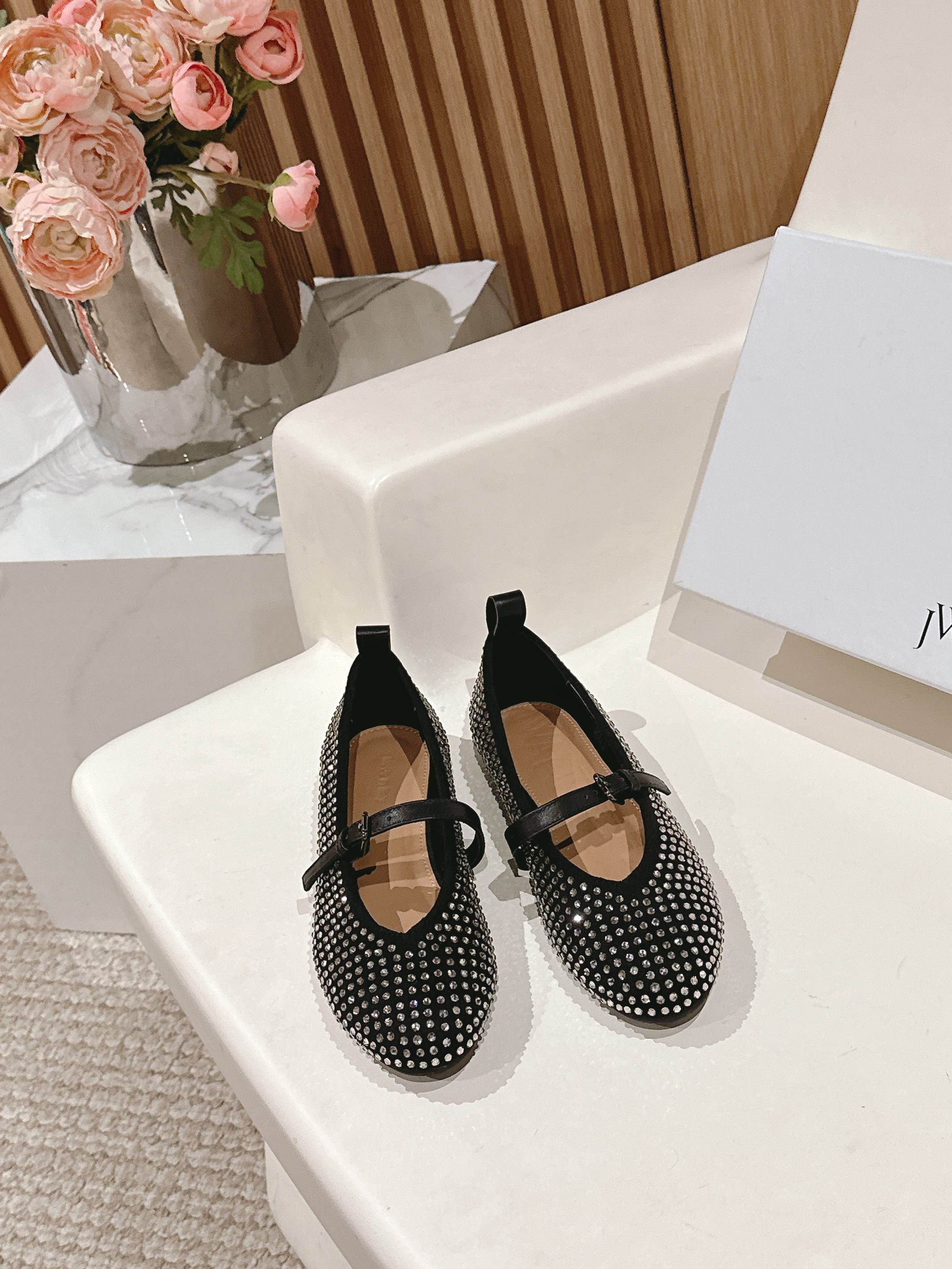 Sheepskin-covered Janderson shoes with rubber base, 35-40 size codes, original packaging.