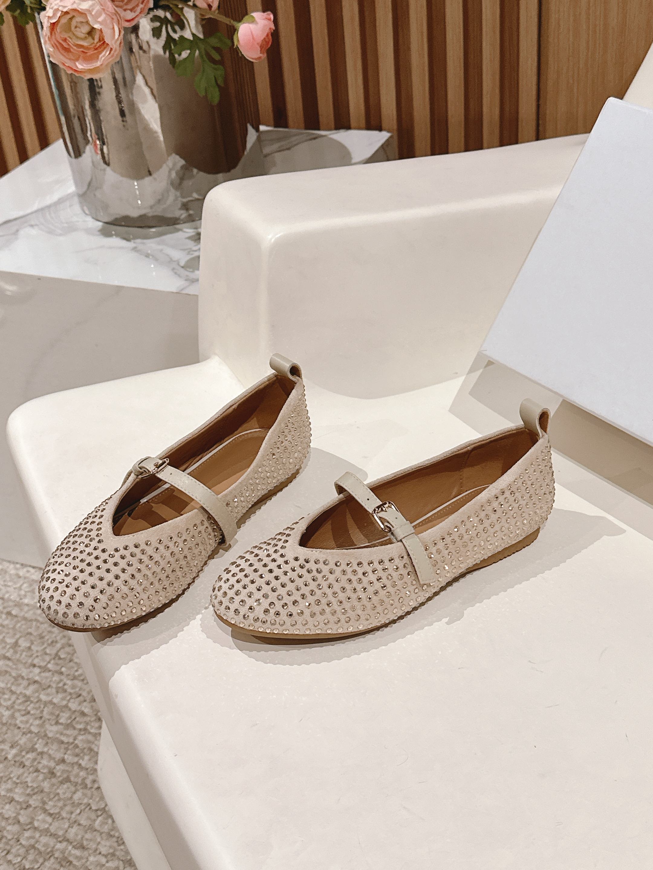 “Janderson Sheepskin Shoes with Rubber Base, Code 35-40, Original Packaging” - 图片 4