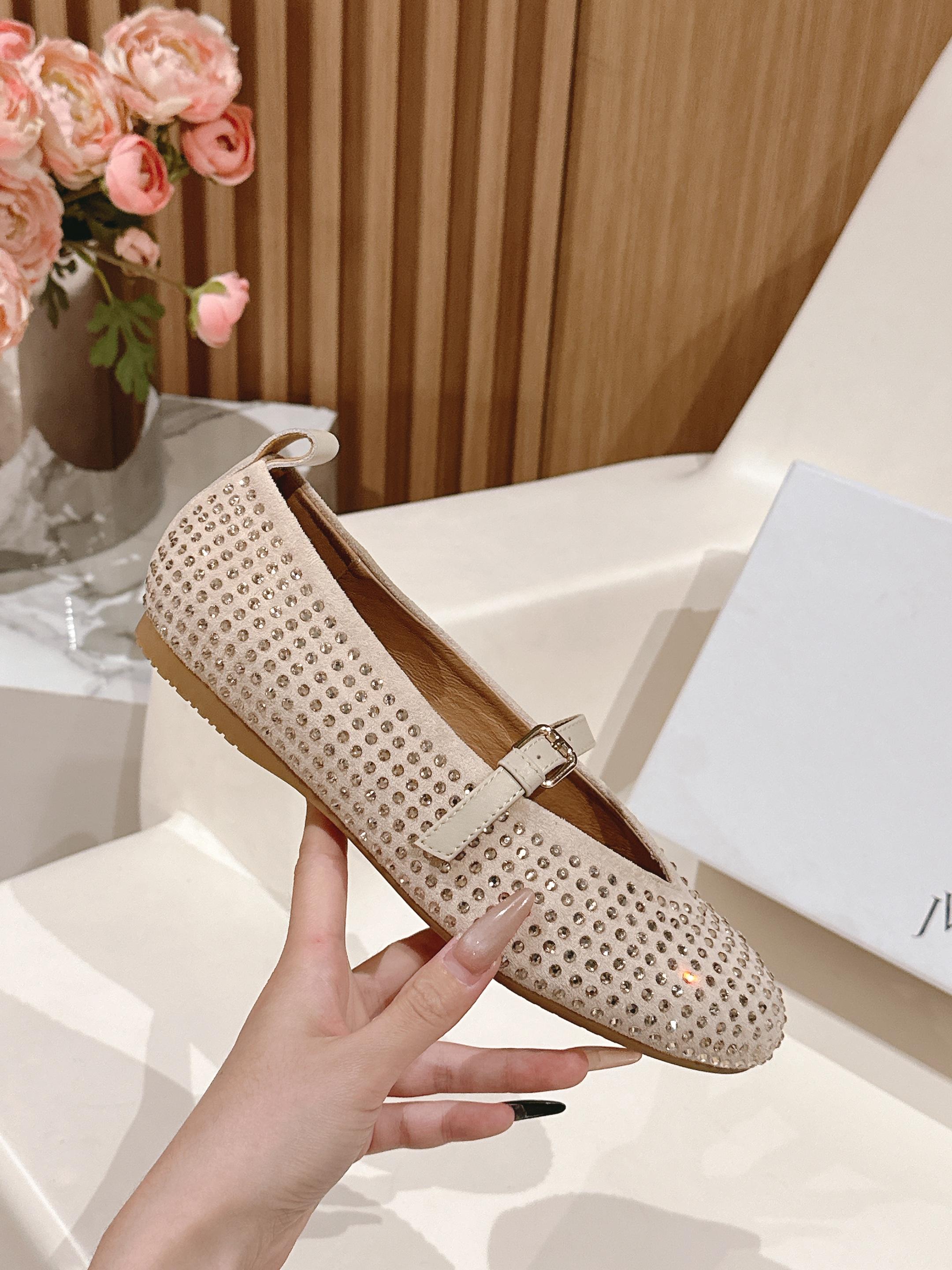 “Janderson Sheepskin Shoes with Rubber Base, Code 35-40, Original Packaging” - 图片 5