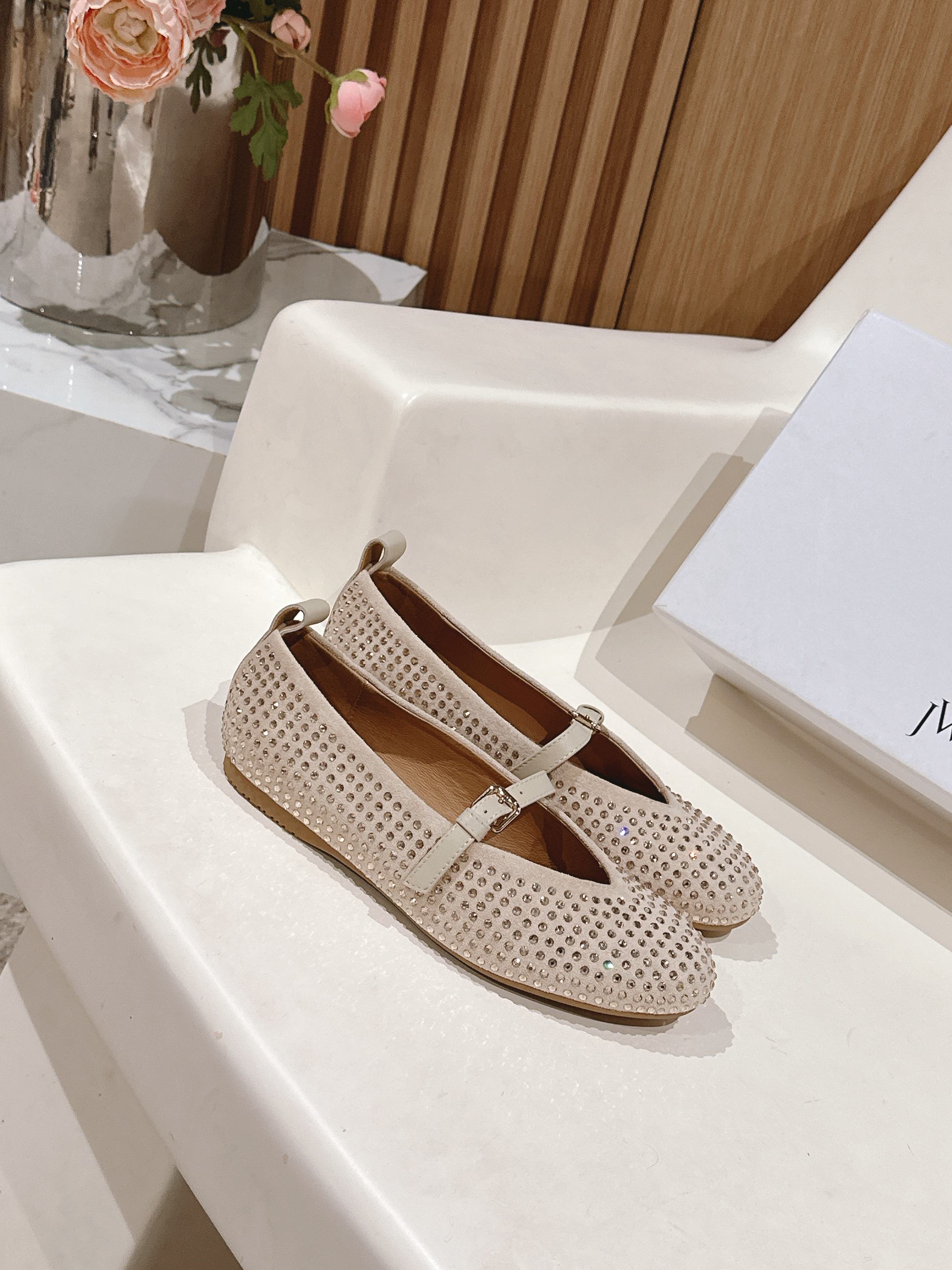 “Janderson Sheepskin Shoes with Rubber Base, Code 35-40, Original Packaging” - 图片 2