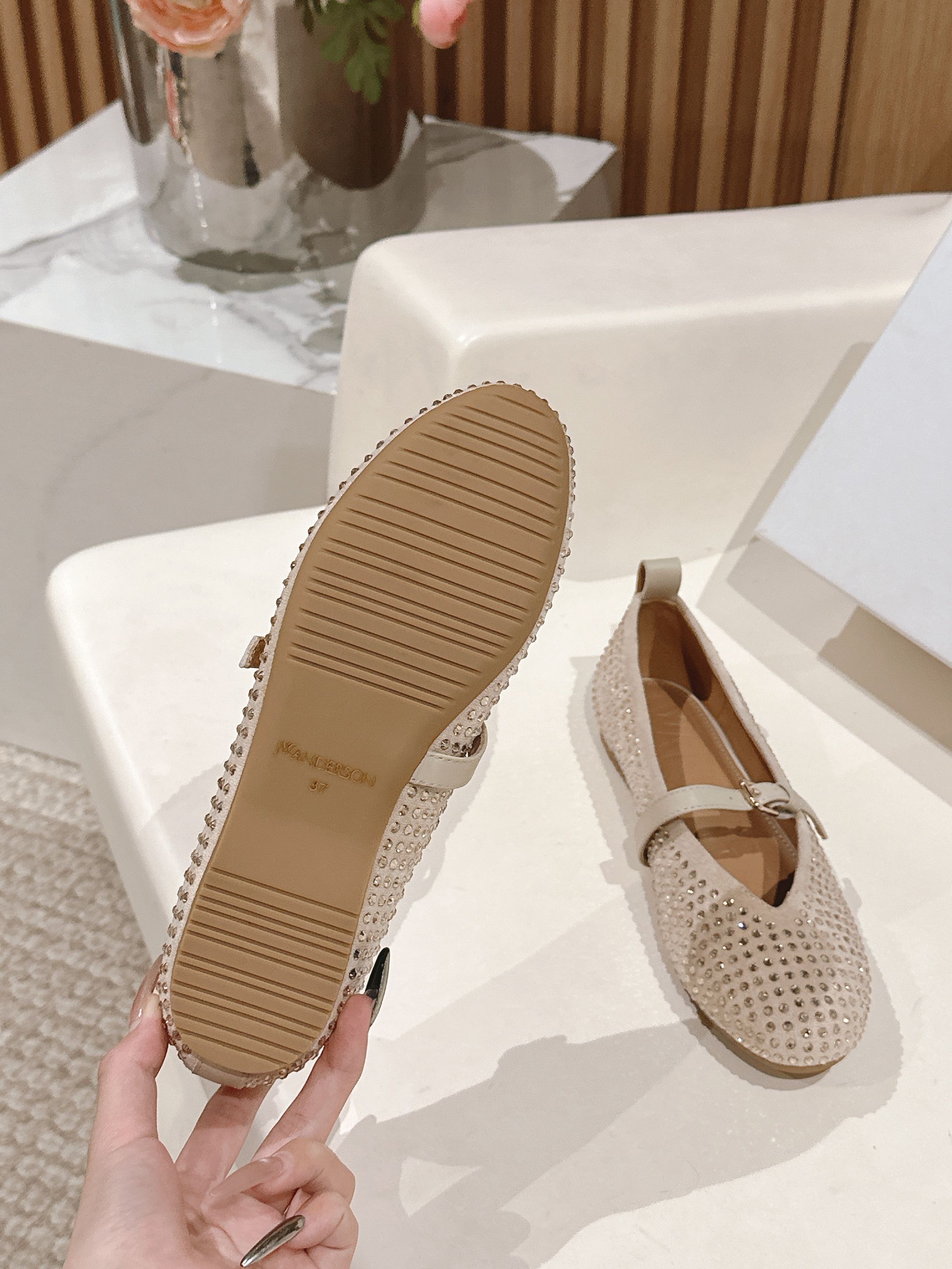 “Janderson Sheepskin Shoes with Rubber Base, Code 35-40, Original Packaging” - 图片 9
