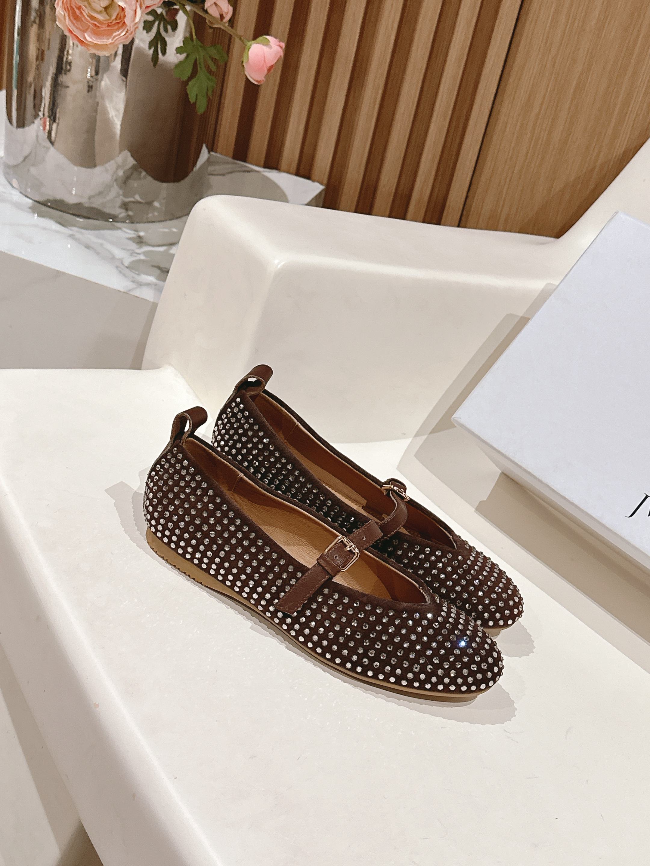 “Janderson Sheepskin Shoes with Rubber Base, Code 35-40, Original Packaging” - 图片 2