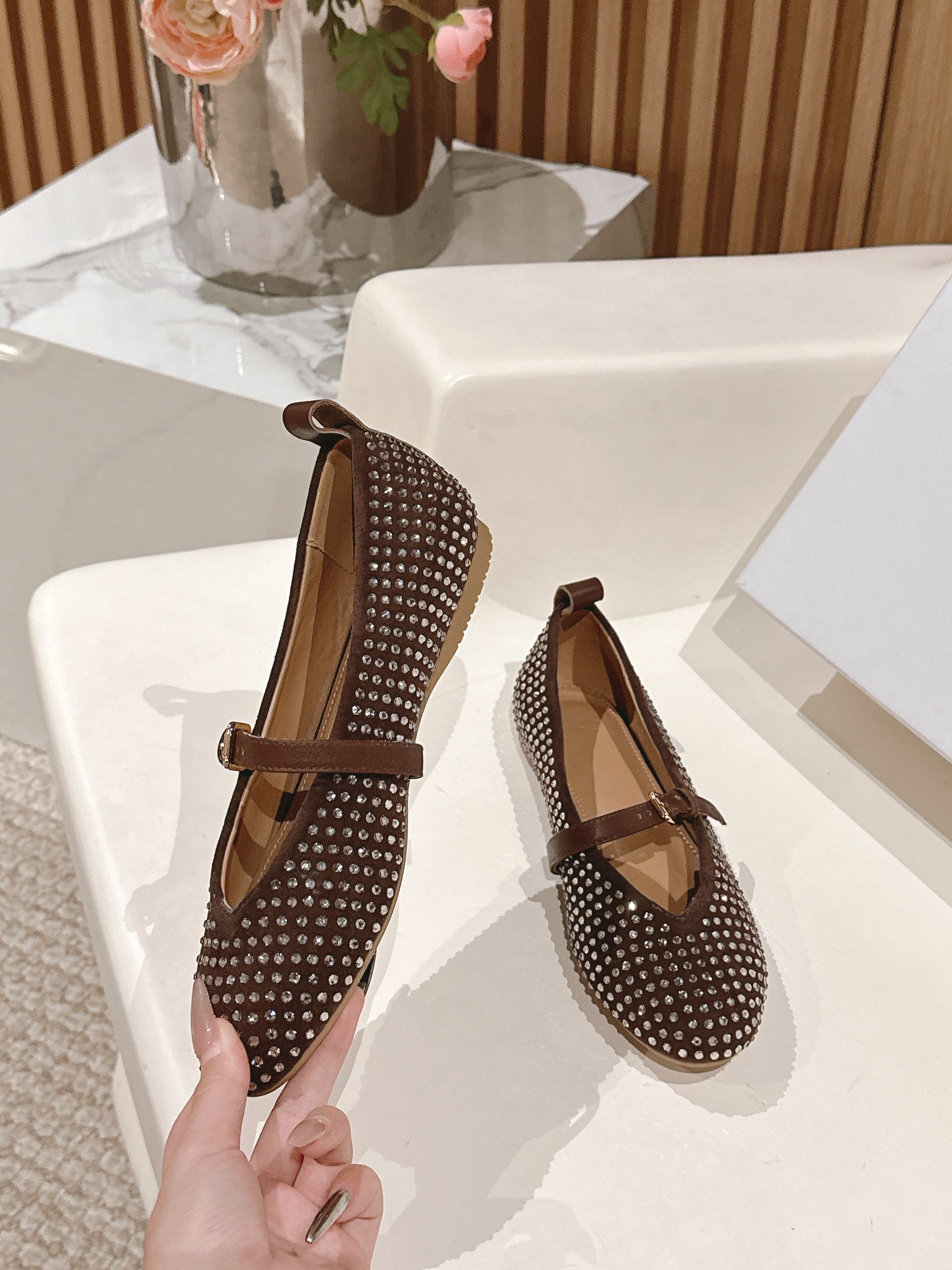 “Janderson Sheepskin Shoes with Rubber Base, Code 35-40, Original Packaging” - 图片 3