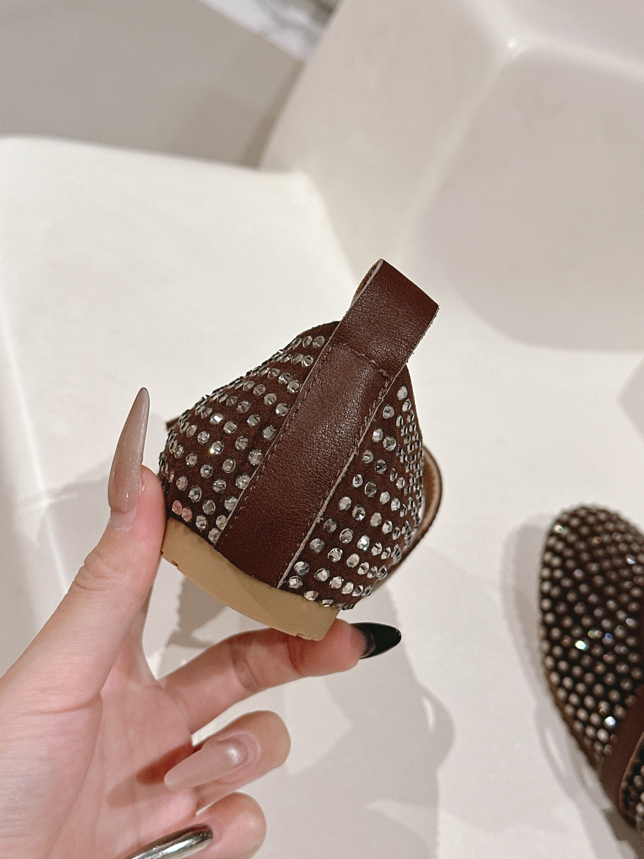 “Janderson Sheepskin Shoes with Rubber Base, Code 35-40, Original Packaging” - 图片 7