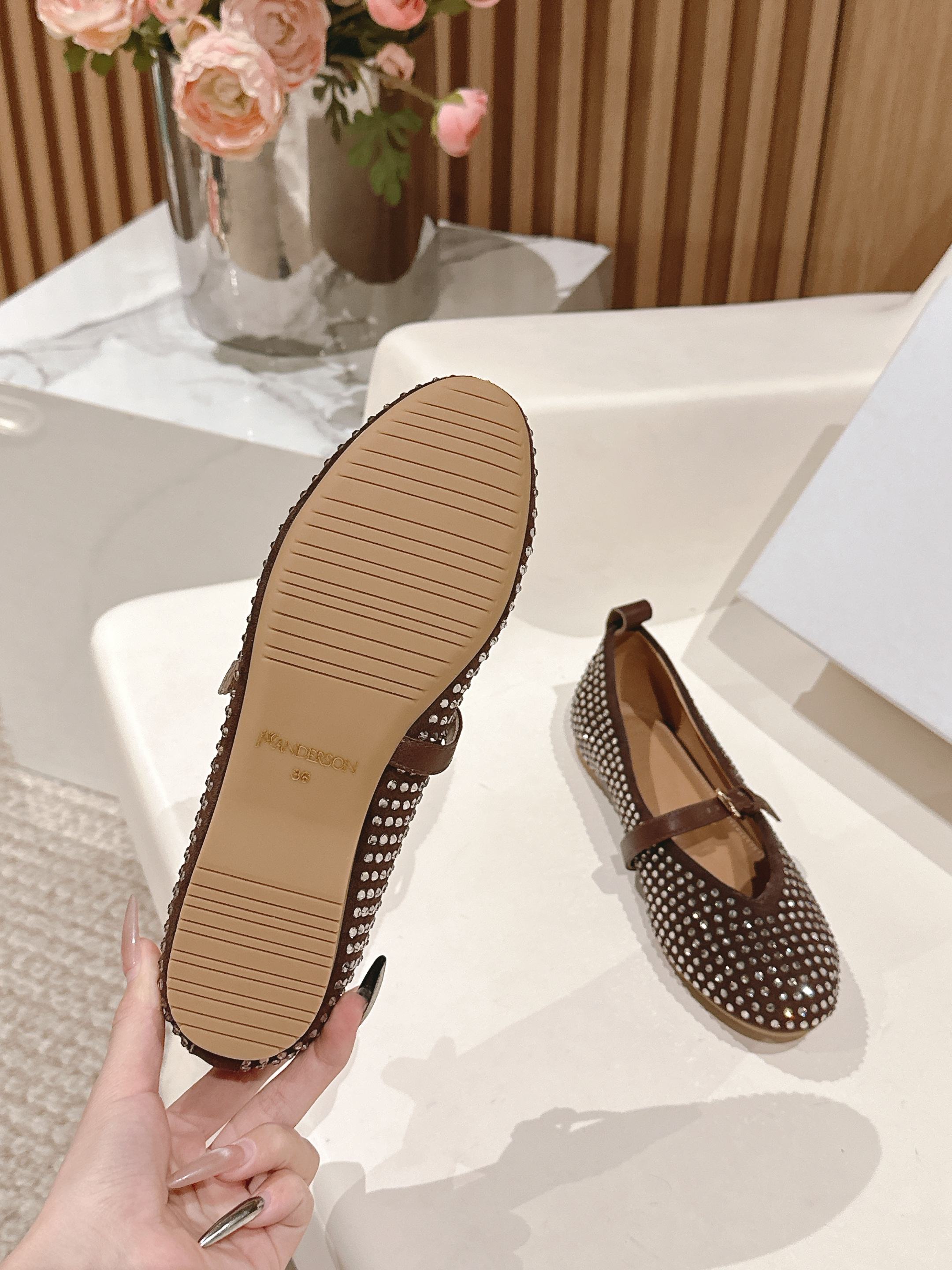 “Janderson Sheepskin Shoes with Rubber Base, Code 35-40, Original Packaging” - 图片 9