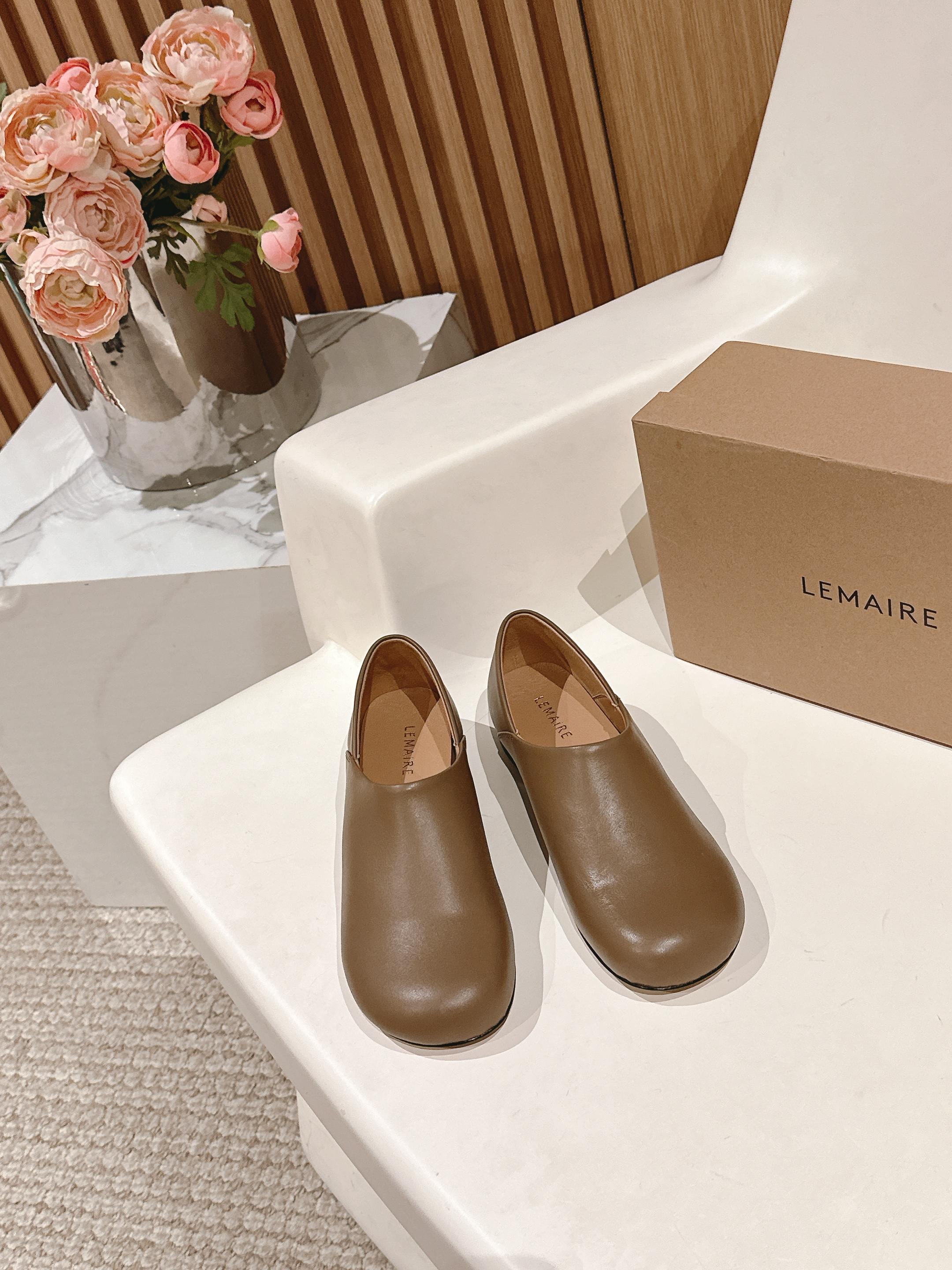 NO:225573,Lemaire 25ss new single-shoe loafers from Paris, France Designer brand Women's shoes Toe layer cowhide Original genuine leather outsole Heel high flat sole Size 35-40 (40 custom made without return and exchange Configuration original packaging, loafers, loafers, cowhide, Leather soles19860909Lemaire 25ss新款单鞋乐福鞋 来自法国巴黎 设计师品牌 女鞋 头层牛皮 原版真皮大底 跟高平底 码数35-40（40定制不退换 配置原版包装,乐福鞋,loafers,cowhide,Leather soles,Women's Shoes