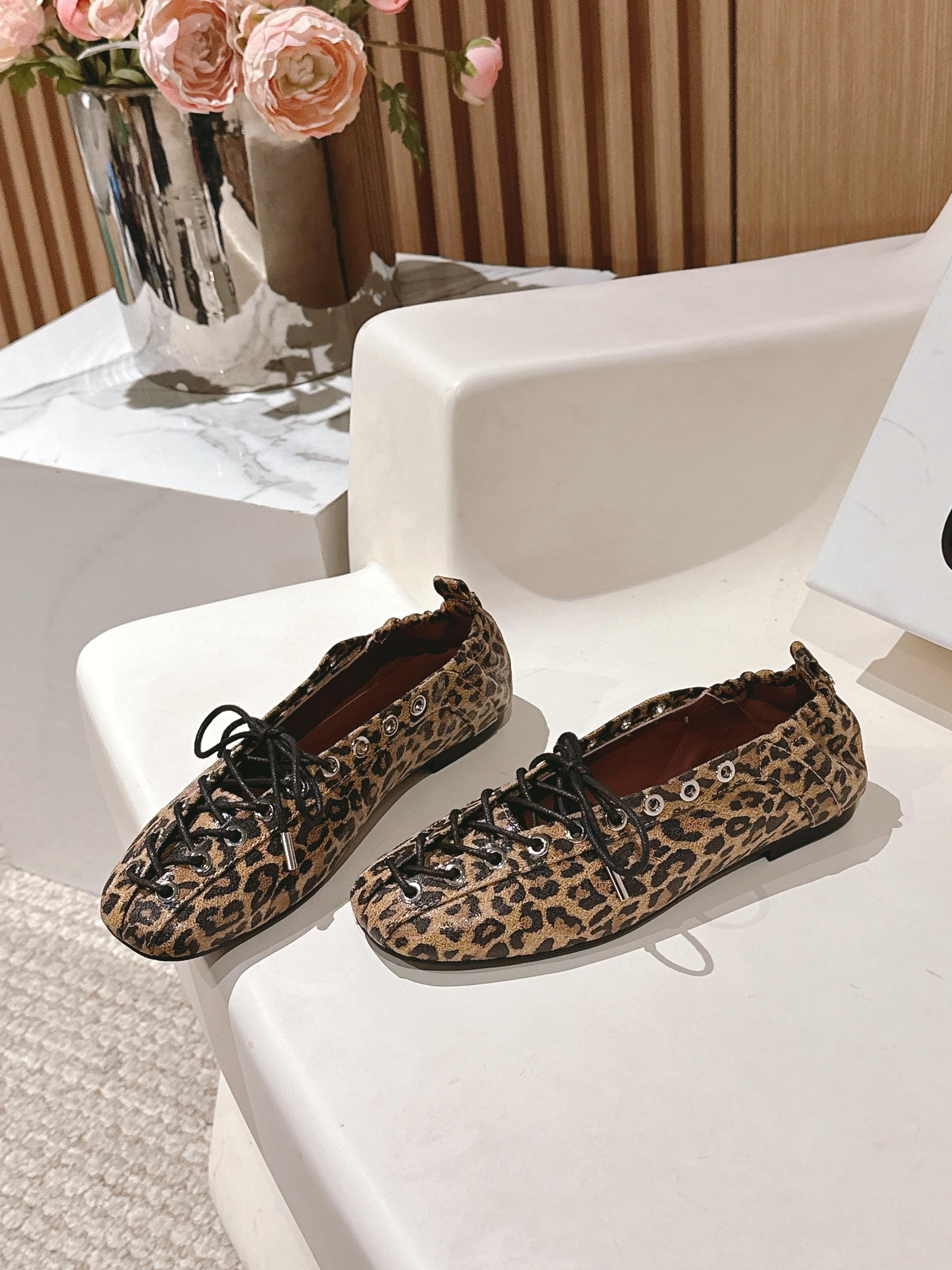 Versatile GANNI 25s: Comfortable Substitutes for Year-Round Style - 图片 4