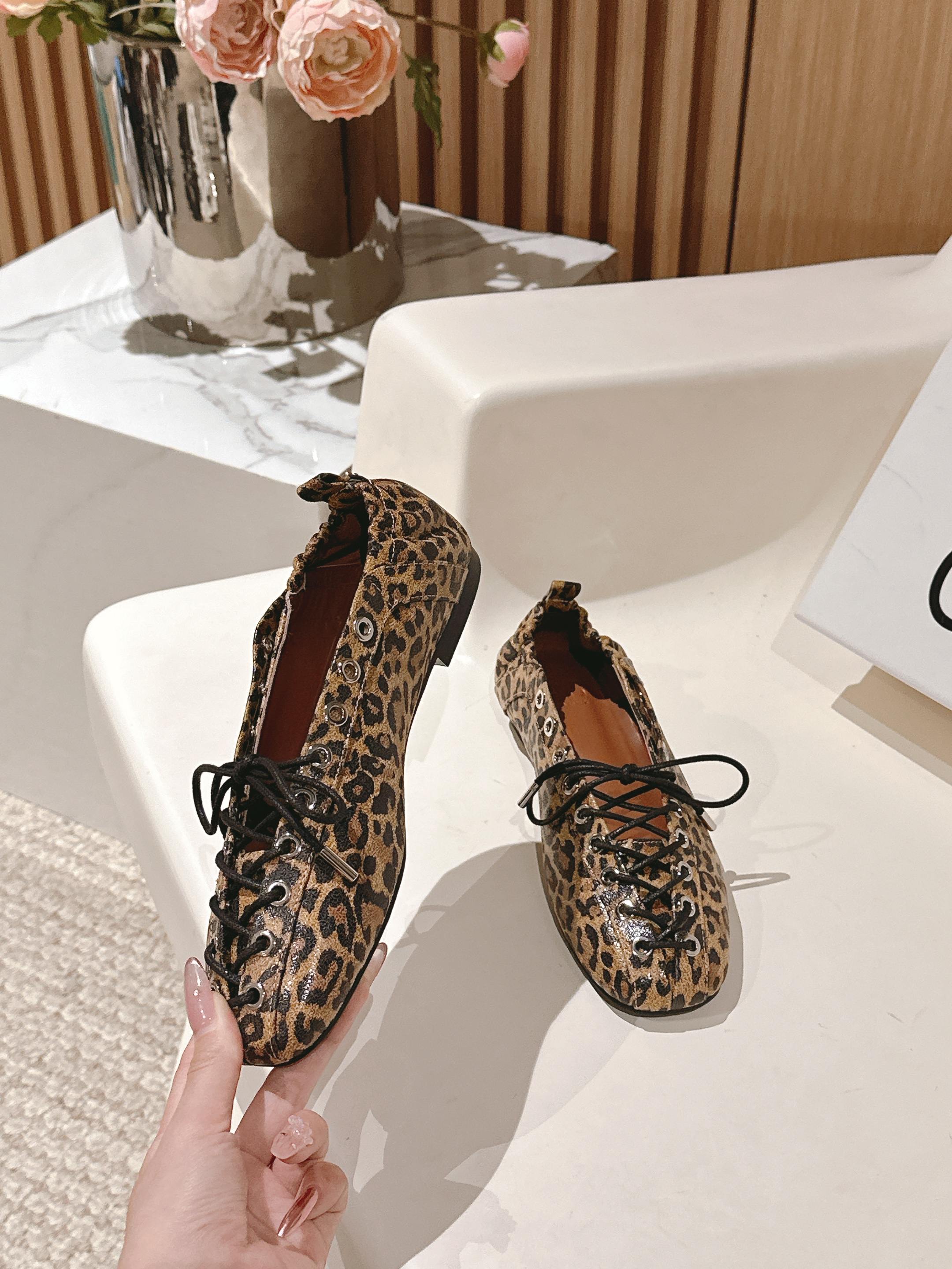 Versatile GANNI 25s: Comfortable Substitutes for Year-Round Style - 图片 3