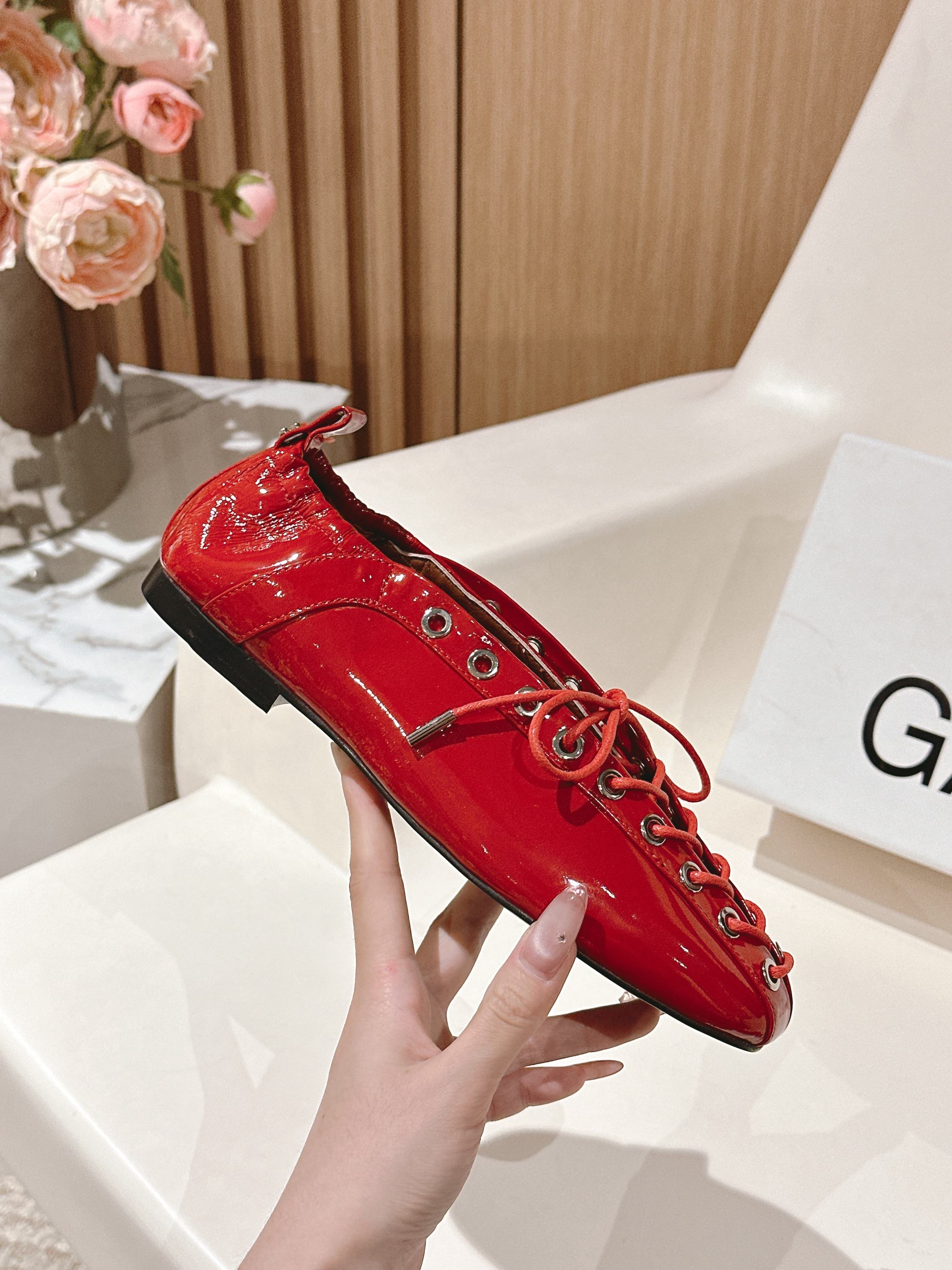 Versatile GANNI 25s: Comfortable and Stylish Substitutes for Every Season - 图片 5