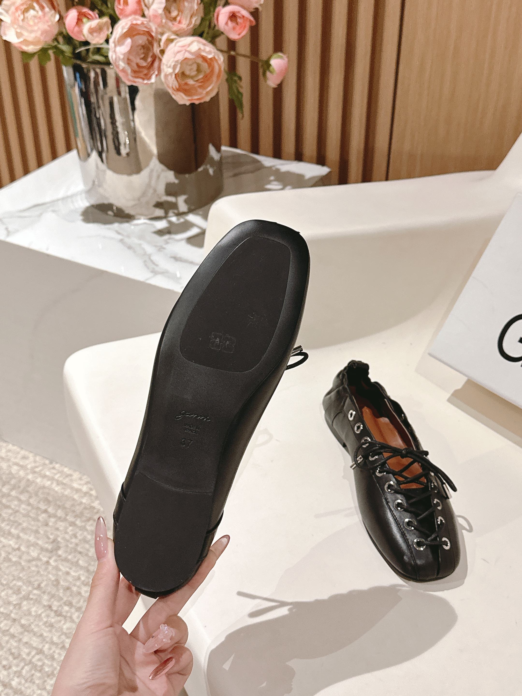 GANNI 25s Single Shoes: Comfortable and Stylish All-Season Footwear - 图片 9