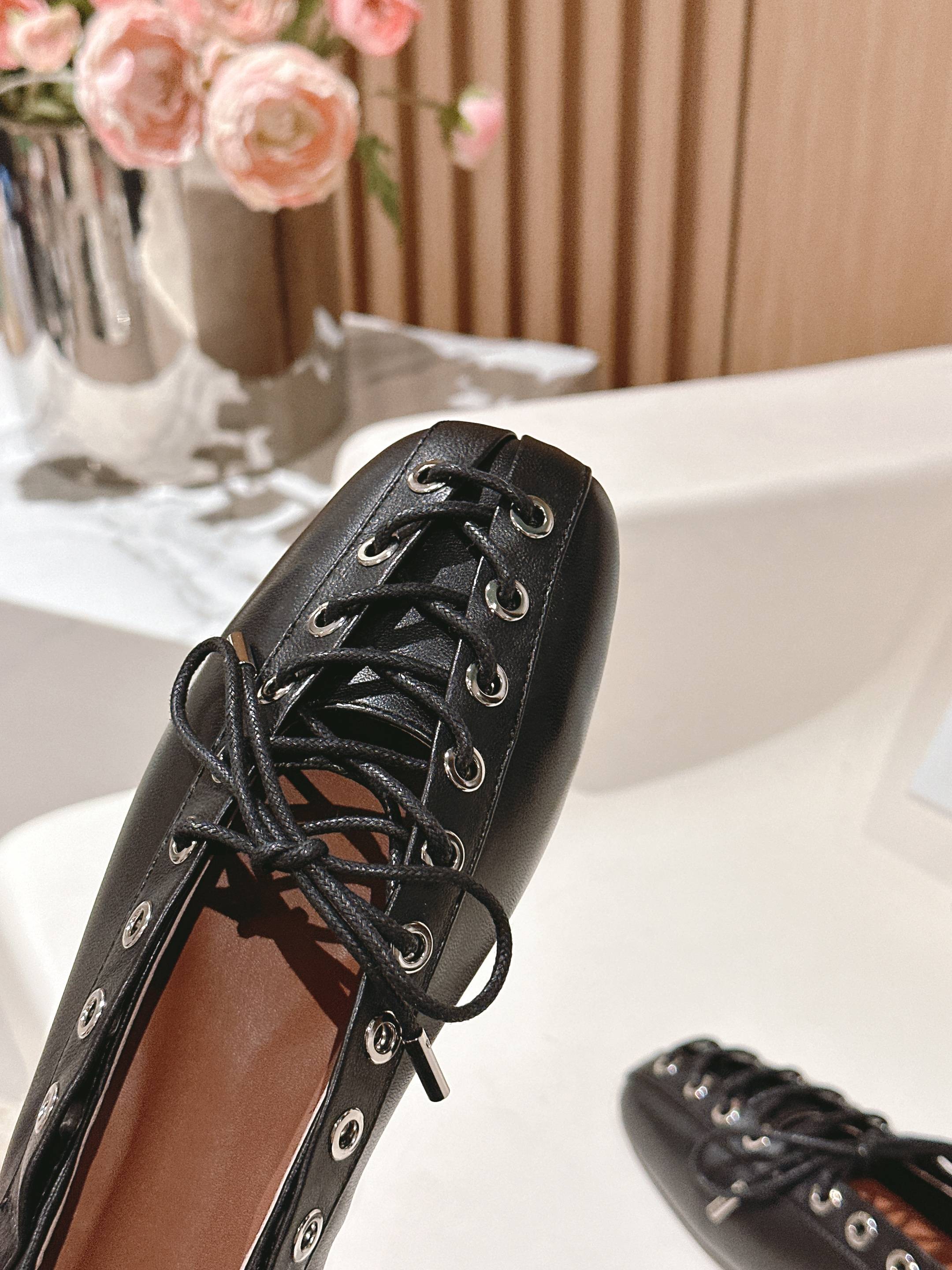 GANNI 25s Single Shoes: Comfortable and Stylish All-Season Footwear - 图片 6