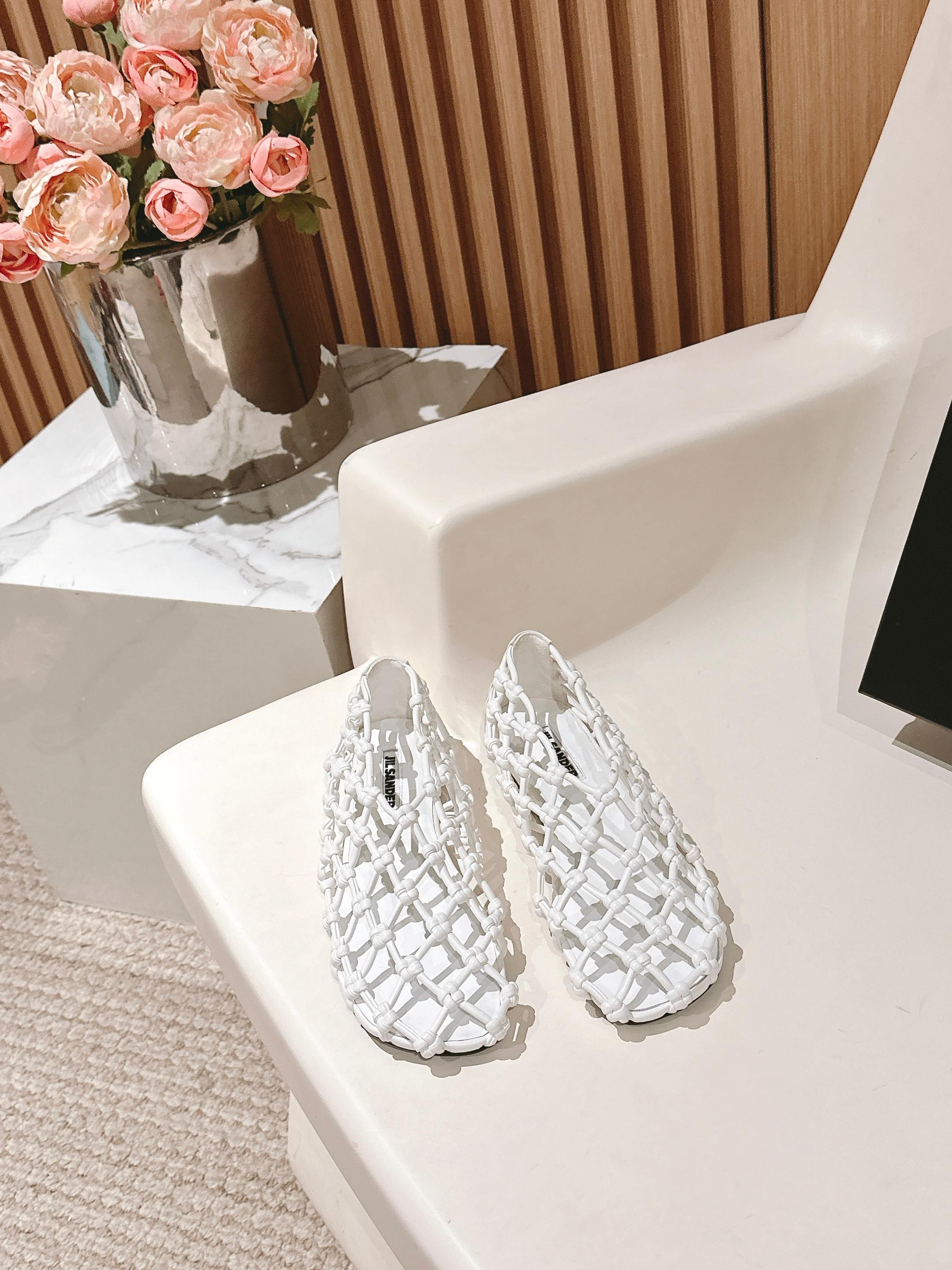 NO:416754,Jil sande*2025 early spring new woven sandals The most beautiful sandals This season's fashionable single products are minimalist style with personalized woven mesh high-end aura, cool and gentle version of sheepskin fabric, sheepskin footbed, Italian imported genuine leather soles, size 35-39# (40 41# customized, non-return and exchange), sandals, jil sander, sandals, sheepskin, Leather soles19860909Jil sande*2025早春新款编织凉鞋zui美的凉鞋今季的时髦单品极简风格配个性编织网状高级满分气场满分酷又温柔对版羊皮面料,羊皮垫脚,意大利进口真皮大底,码数35-39#（40 41#订做不退换）,凉鞋,jil sander,sandals,sheepskin,Leather soles,Women's Shoes