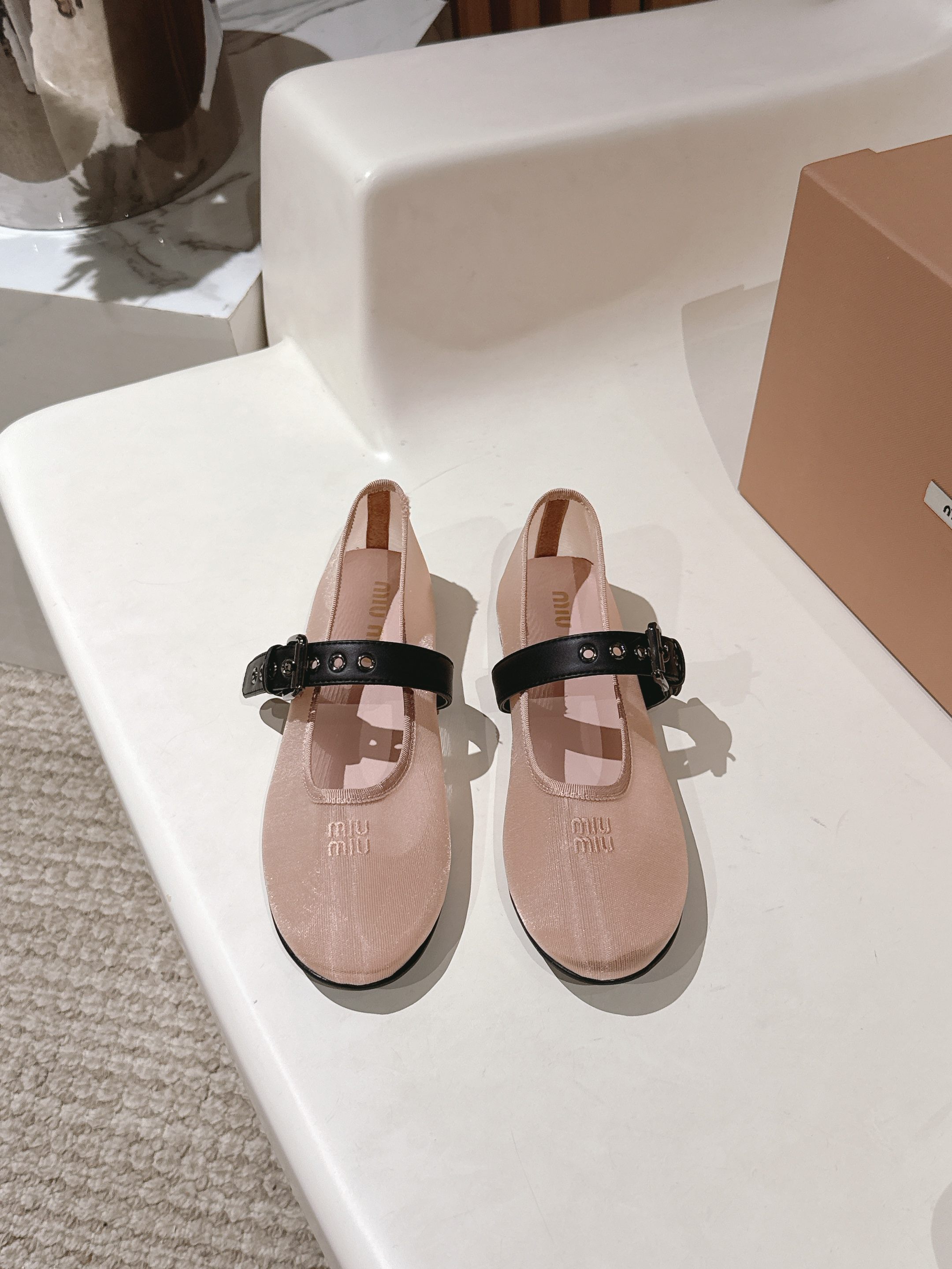 NO:416699,Running model Miu Miu hollow woven ballet shoes single shoes Ms. Miu Miu bow decorative satin ballet flat shoes exclusive high version Miu Mi*2025 spring and summer ballet mesh flat Mary Jane loafer flat Zp development Original flash sale market version Miu is really too girly!  Super soft and glutinous. If you like it, you can rush it!  Imported mesh on the upper size 35-39 (40. Customized without return or replacement) Sole original sole, ballet shoes, miumiu, loafers, mary jane, flats19860909跑量款 Miu Miu 镂空编织芭蕾鞋单鞋缪缪女士蝴蝶结装饰缎面芭蕾舞平底鞋独家高版 Miu Mi*2025春夏芭蕾网纱平底玛丽珍乐福鞋平底Zp开发 原版秒杀市面版本 Miu真的太少女啦！超级软糯 喜欢可以冲了！ 鞋面进口网纱 码数35-39（40.定制不退不换） 鞋底原版鞋底,芭蕾舞鞋,miumiu,loafers,mary jane,flats,Women's Shoes