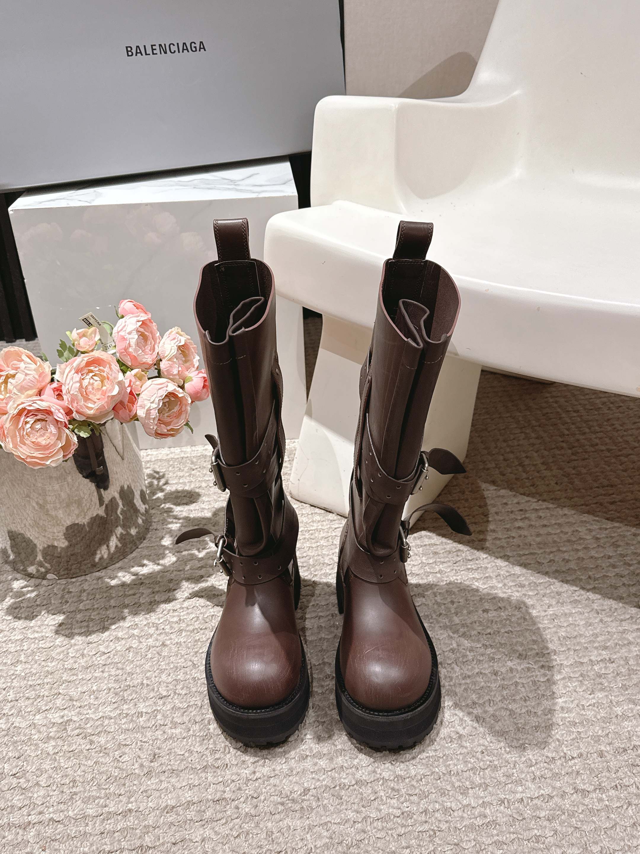 NO:447769,Women's model #Balenciaga Cool Girls Must-have Series Dark Style Venom Boots Original Development 16-inch Material Cowhide Inner Cowhide Outsole Rubber Outsole Shoe Size Women's Model 35-39/40 41 Customized No Return and Exchange Men's Model 40-46/45 46 Customized No Return and Exchange, Boots, Balenciaga, Boots, Cowhide19860909女款 男款 #巴黎世家酷女孩必备系列 暗黑风格毒液靴 原版开发16寸 材质牛皮 内里牛里 大底橡胶大底 鞋码女款35-39/40 41定制不退换  男款40-46/45 46定制不退换,靴子,balenciaga,boots,cowhide,Women's Shoes