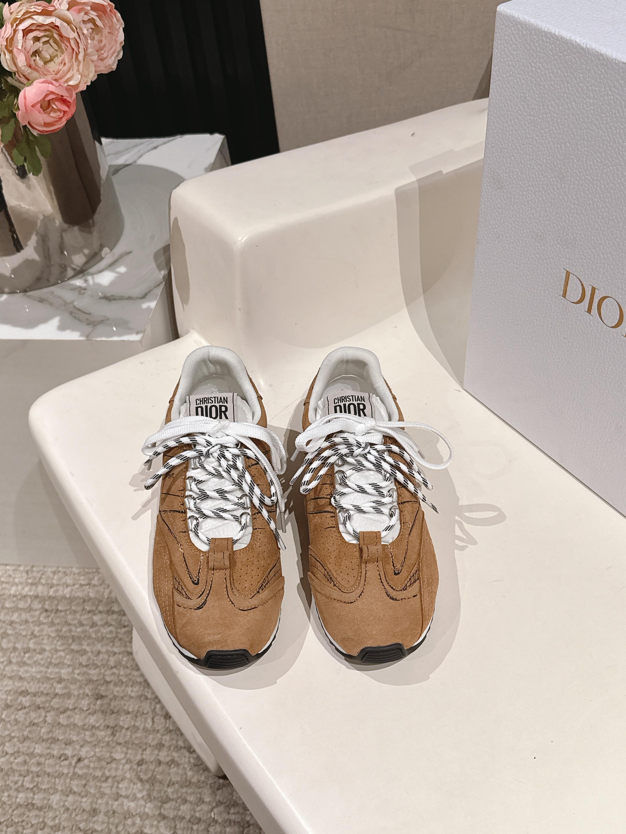 NO:667831,Dior Dior's latest catwalk style graffiti sketch moral training shoes Forrest shoes sneakers Taikoo Hui RMB purchase and development upper retro style frosted cowhide original combination outsole Size35-41 (40 41 customized), casual shoes/sports shoes, dior, dior, sneakers, cowhide19860909Dior迪奥最新走秀款涂鸦素描德训鞋 阿甘鞋 运动鞋太古汇RMB购入开发 鞋面复古风磨砂牛皮 原版组合大底 Size35-41（40 41定制）,休闲鞋/运动鞋,dior,dior,sneakers,cowhide,Women's Shoes