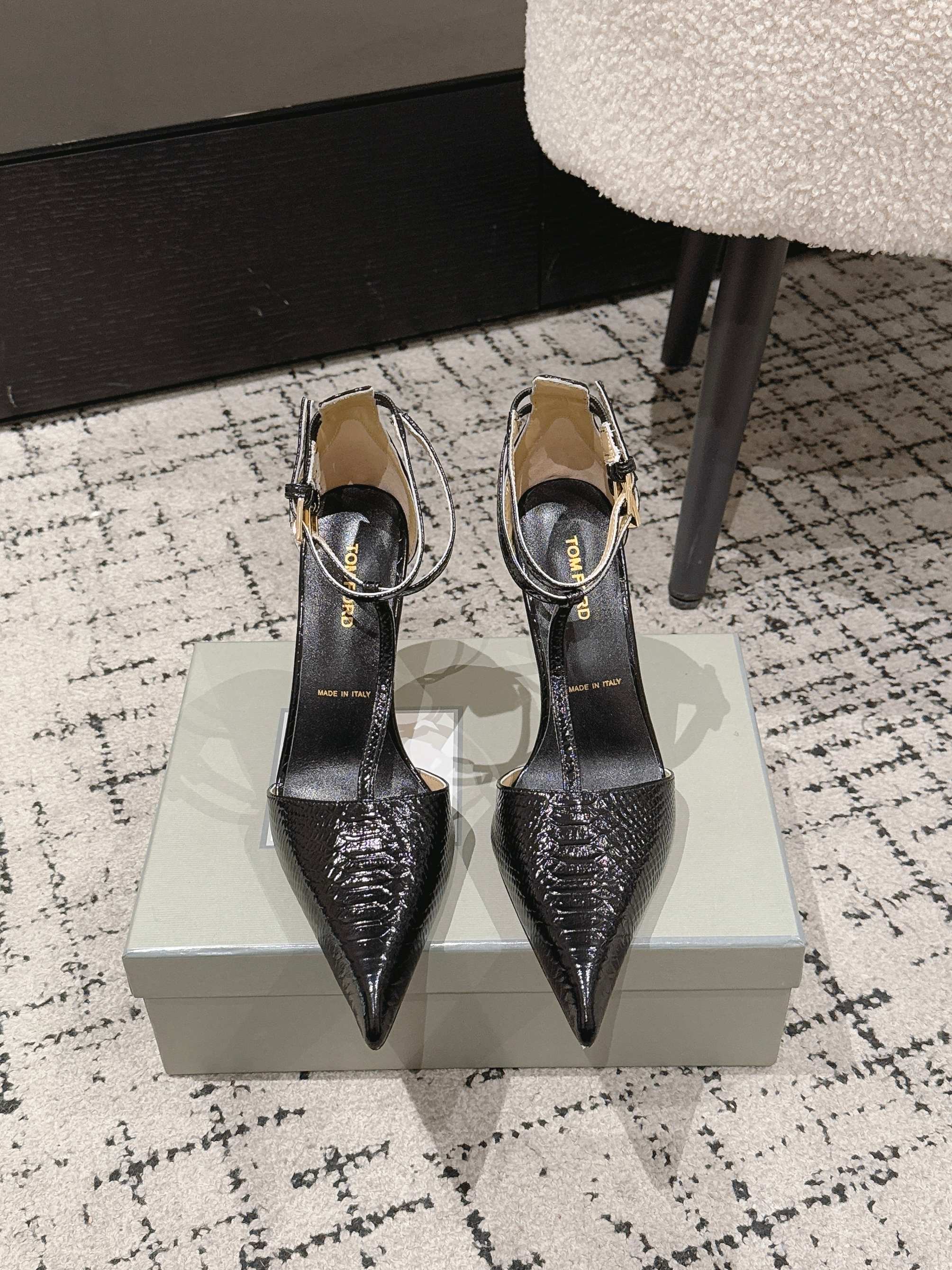 NO:748455,TOM FORD top version, high quality, 2026 new model, official website synchronization, mold opening, high-heeled cap-toe shoes, perfect detail processing, foot pad sheepskin (fine texture), AAA grade YB Italian leather outsole, the ultimate perfect replica 1 upper imported cowhide 2 foot pad sheepskin 3 sole AAA grade YB leather outsole 4 heel height 10.5cm 5Clour⑤ color 6Size34-43 (34 41  42 43 Customized (no return or exchange), high heels and sandals, tom ford, sandals, high heels, cowhide, sheepskin, Leather soles19860909TOM FORD顶级版本 高品质 2026新款 官网同步 开模 高跟包头鞋 细节处理完美 垫脚羊皮（质感细腻） AAA级YB意大利真皮大底 极致完美复刻 1鞋面进口牛皮 2垫脚羊皮 3鞋底AAA级YB真皮大底 4跟高10.5cm 5Clour⑤色入 6Size34-43（34 41 42 43订做不退换）,高跟鞋凉鞋,tom ford,sandals,high heels,cowhide,sheepskin,Leather soles,Women's Shoes