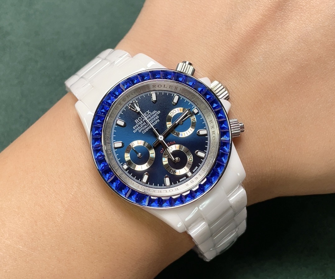 Rolex Daytona green dial, green gem-set bezel, white ceramic case and bracelet 43mm Unisex Automatic