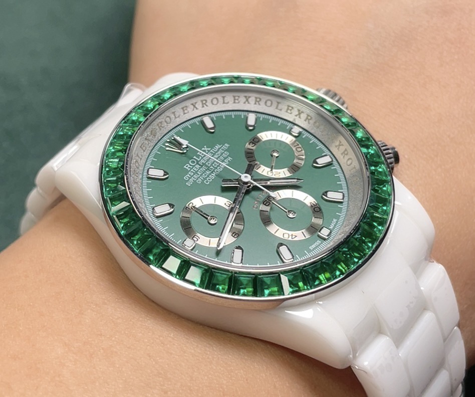 Rolex Daytona green dial, green gem-set bezel, white ceramic case and bracelet 43mm Unisex Automatic