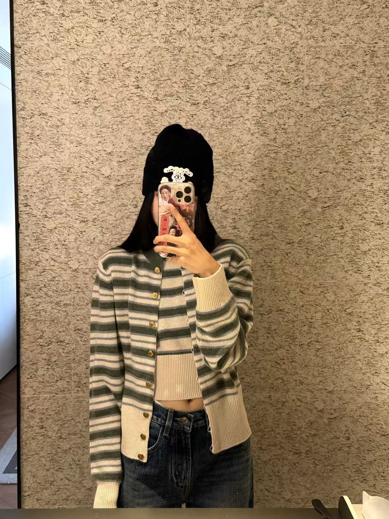 NO:508444,Loro Piana 25FW Fobello striped cardigan with the brand's iconic Baby Cashmere The bottom fluff of goat cubs is soft and delicate, blending the wrap-around warmth with incredible light texture SML, loro piga, alexander wang19860909Loro Piana 25FW Fobello条纹开衫 采用品牌标志性Baby Cashmere 山羊幼崽的底层绒毛 手感软糯细腻 将包裹般的温暖感与令人难以置信的轻盈质感融为一体 SML,,loro piana,alexander wang,Women's clothing