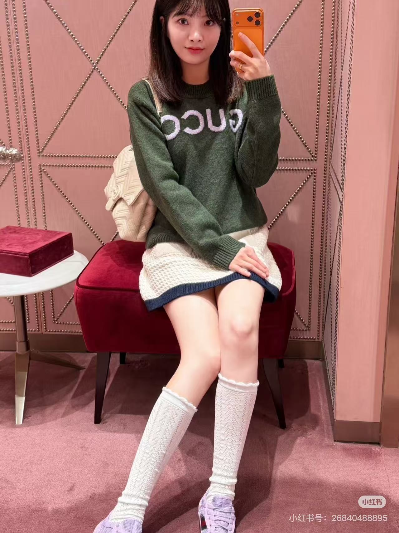 NO:567903,GUCC*2025FW new autumn and winter series // Retro jacquard letter sweater is extremely retro 'olive green', with eye-catching pink letter jacquard on the chest, made with imported machines, stitch number, color, top version 1:1YB restoration, strong collision and highly recognizable, round neck design is simple and elegant, ribbed collar, cuffs and hem enhance texture.smL,,gucci,sweaters,alexander wang19860909GUCC*2025FW秋冬新品系列//复古提花字母毛衣超绝复古“橄榄绿”,胸前醒目的粉色字母提花,采用进口机制作,针数,色彩,顶级版本1:1YB还原,碰撞强烈且极具辨识度,圆领设计简约大气,罗纹领口、袖口与下摆提升质感.smL,,gucci,sweaters,alexander wang,Women's clothing