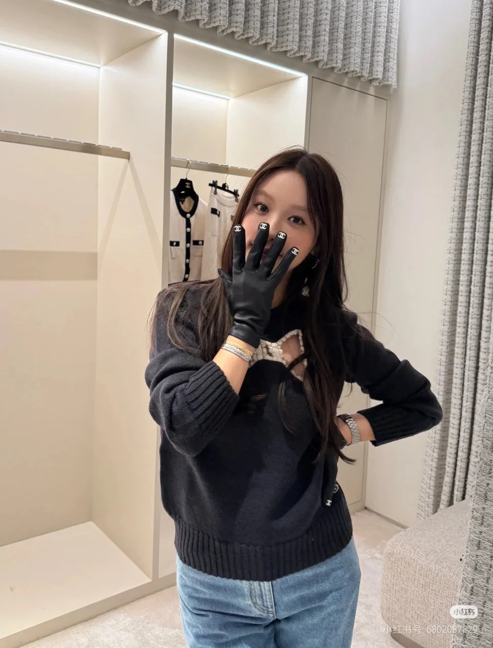 NO:577974,Batch Xiaoxiang Handmade Ji’s knitted sweaters have a very good shape. This season’s bow hollows are very thoughtful~ The hollow design on the neckline can highlight a girl’s beautiful collarbone~ The palace style of the sleeves makes the clothes shine~ I love this one~ sml,,alexander wang19860909批 小香手工季的针织衫版型很好 这一季蝴蝶结镂空超有心机～领口镂空设计能突显女生美丽的锁骨～袖子的宫廷风格让衣服眼前一亮～这件爱啦爱啦～sml,,alexander wang,Women's clothing