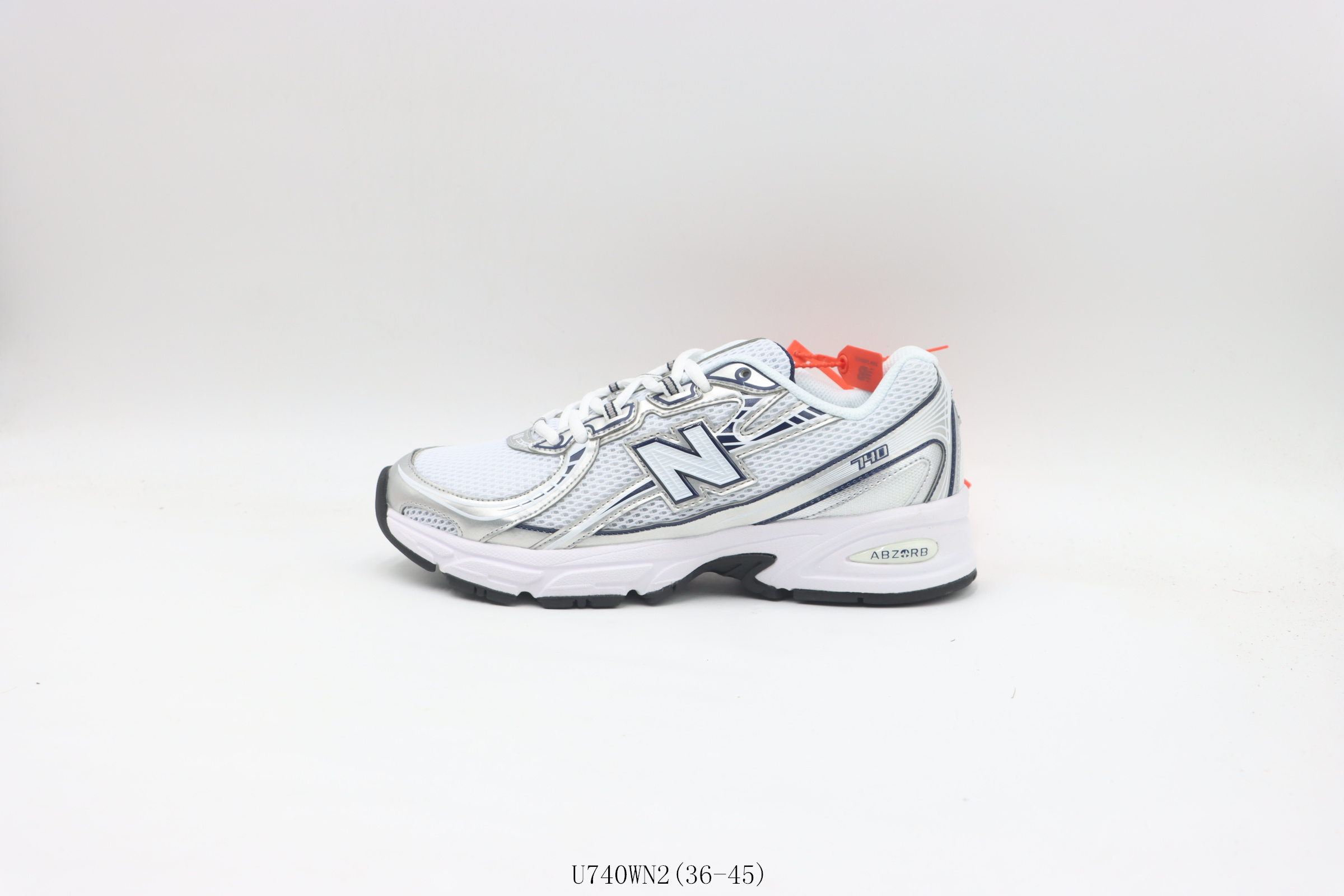 💰180
【公司级    新百伦跑步鞋系列】新百伦/new balance 新百伦740跑鞋       白蓝
货号：U740WN2尺码： 36 36.5 37 38 38.5 39.5 40 40.5 41.5 42 42.5 43.5 44 45
❗️❗️❗️
NB新百伦New Balance 740 系列复古老爹风休闲运动慢跑鞋 在细节部分以银色的皮革作为辅助添加，流线感很强。很多朋友会注意到一些设计和New Balace 1906比较像