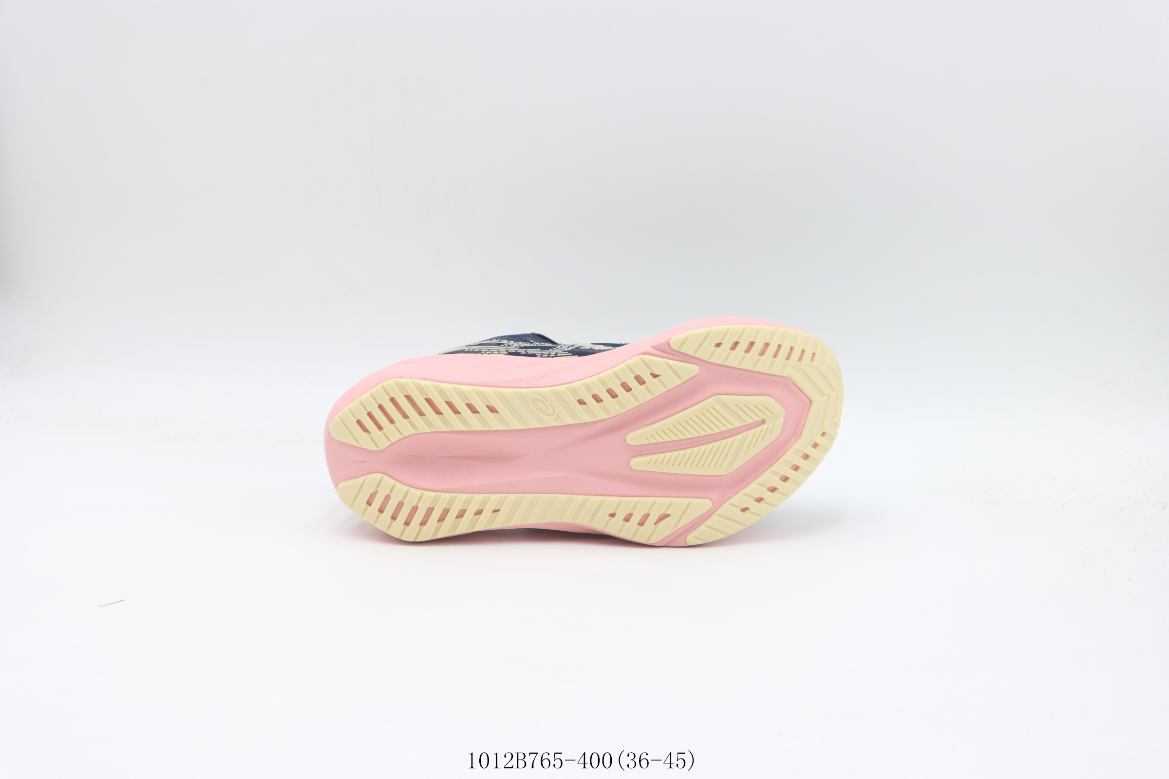 💰130
【真标     亚瑟士】亚瑟士/ ASICS 亚瑟士跑鞋          蓝粉
型号：1012B765-400尺码：36  37 37.5 38 39 39.5 40 40.5 41 42 42.5 43 44 45
❗️❗️❗️
亚瑟士Asics NOVABLAST 5 LE跑步鞋运动鞋