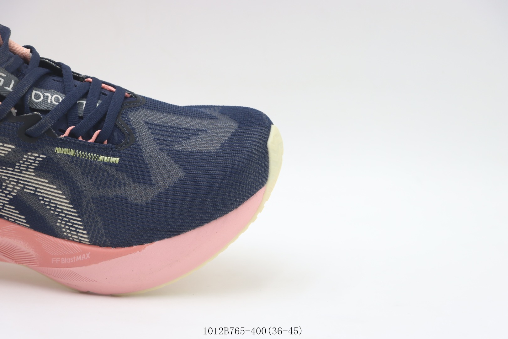 💰130
【真标     亚瑟士】亚瑟士/ ASICS 亚瑟士跑鞋          蓝粉
型号：1012B765-400尺码：36  37 37.5 38 39 39.5 40 40.5 41 42 42.5 43 44 45
❗️❗️❗️
亚瑟士Asics NOVABLAST 5 LE跑步鞋运动鞋