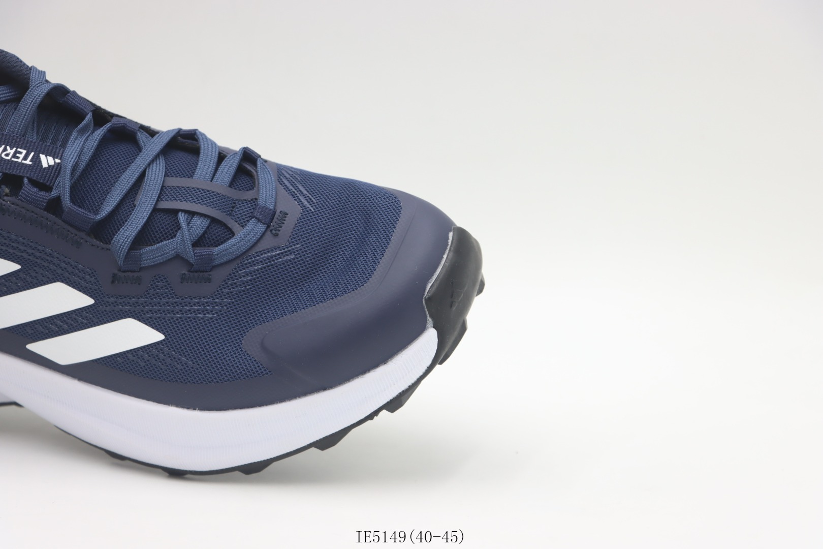 💰150
【真标 阿迪跑鞋系列】阿迪达斯/Adidas 阿迪运动鞋 深蓝
货号:IE5149尺码: 40 40.5 41 42 42.5 43 44 45
❗️❗️❗️
阿迪达斯Adidas Terrex Trailmaker 2.0 Gore-Tex 阿迪达斯 Terrex系列减震透气 防滑耐磨 舒适轻便 低帮 厚底增高运动老爹鞋 时尚百搭 户外鞋,有防水技术相伴,不同地形都能“挺”你到底。力求为不同水平的徒步者带来同样的舒适。既有跑鞋的活力脚感,又有徒步鞋的结构感,崎岖路面放马过来”。含防水透气的GORE-TEX覆膜,助你从容应对潮湿环境,力求为双脚带来舒爽感受。另含实穿饰面,旨在适合户外穿着。搭载Continental马牌橡胶大底,稳定耐磨。