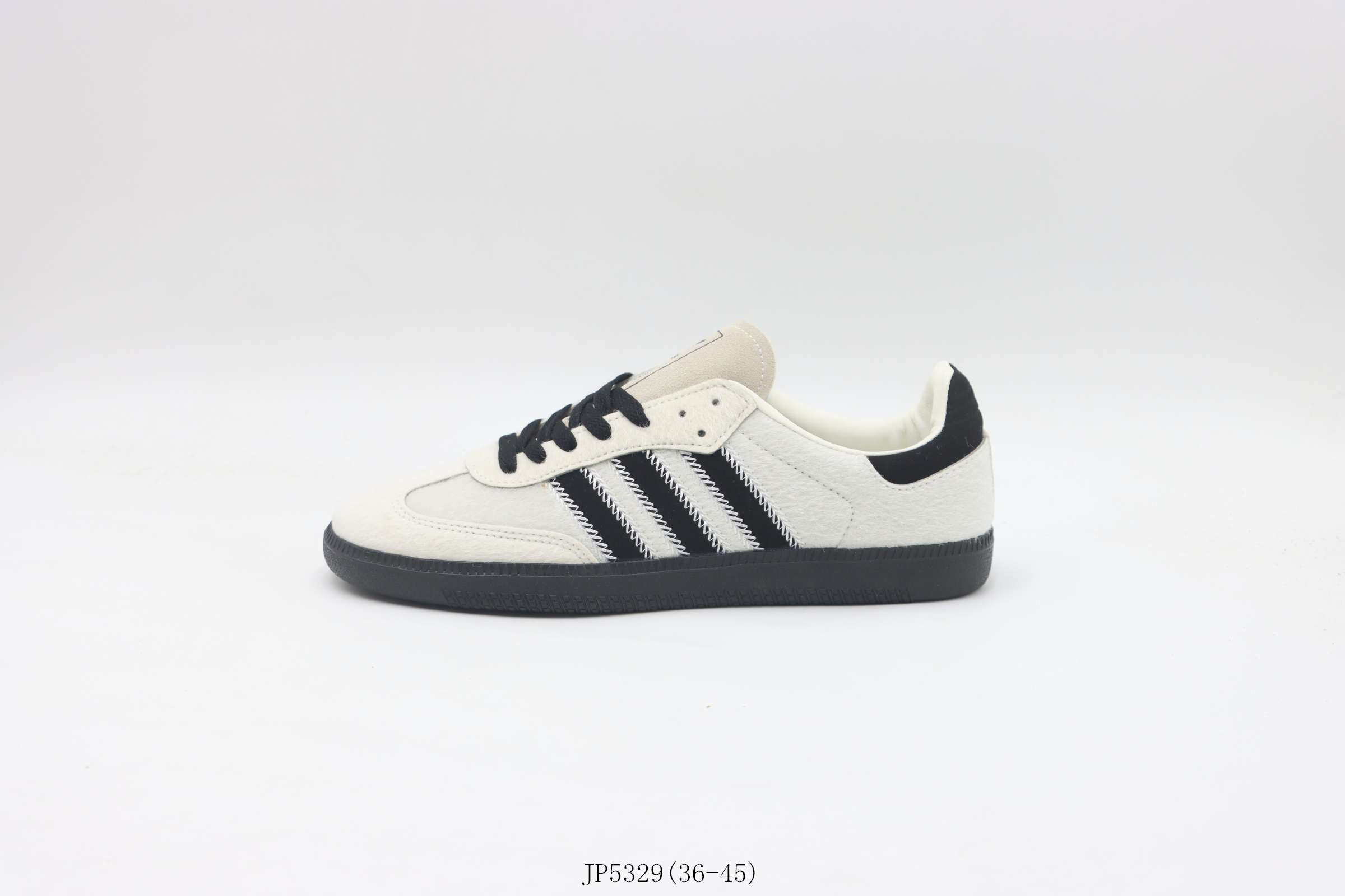 💰110
【真标   阿迪板鞋系列】阿迪达斯/Adidas  阿迪三叶草低帮板鞋        白黑
货号：JP5329尺码：36 36.5 37 38 38.5 39  40 40.5 41 42 42.5 43 44 45
❗️❗️❗️
 Adidas SAMBA OG W复古运动板