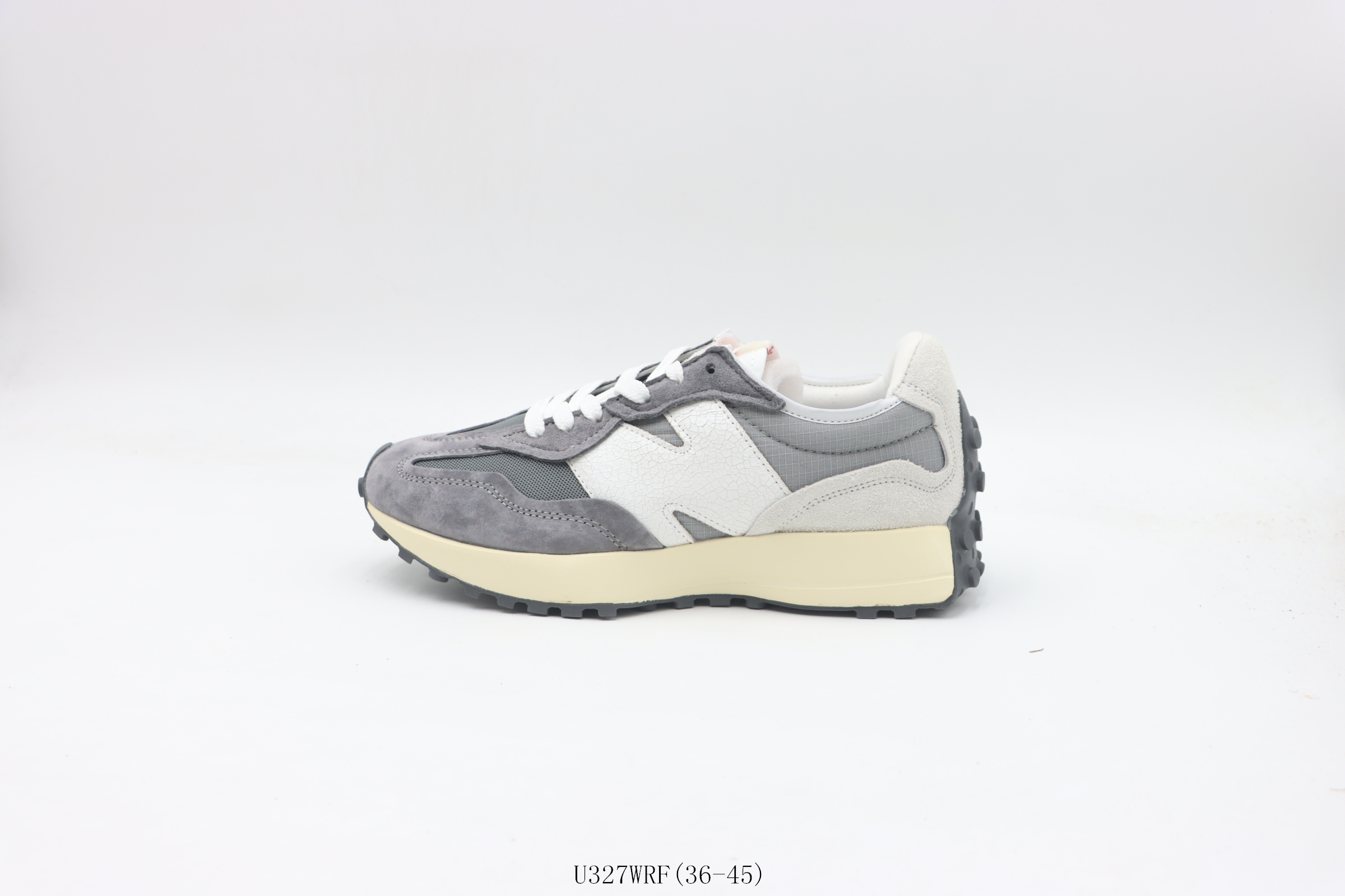 【真标 新百伦327系列】新百伦/new balance 新百伦NB327跑鞋 灰白 货号:U327WRF ❗️❗️❗️ New Balance MS327系列复古休闲运动慢跑鞋.颇有几分「鞋王」New Balance 1300JP 的既视感.辅以夸张的后跟造型,完善整双鞋的设计.