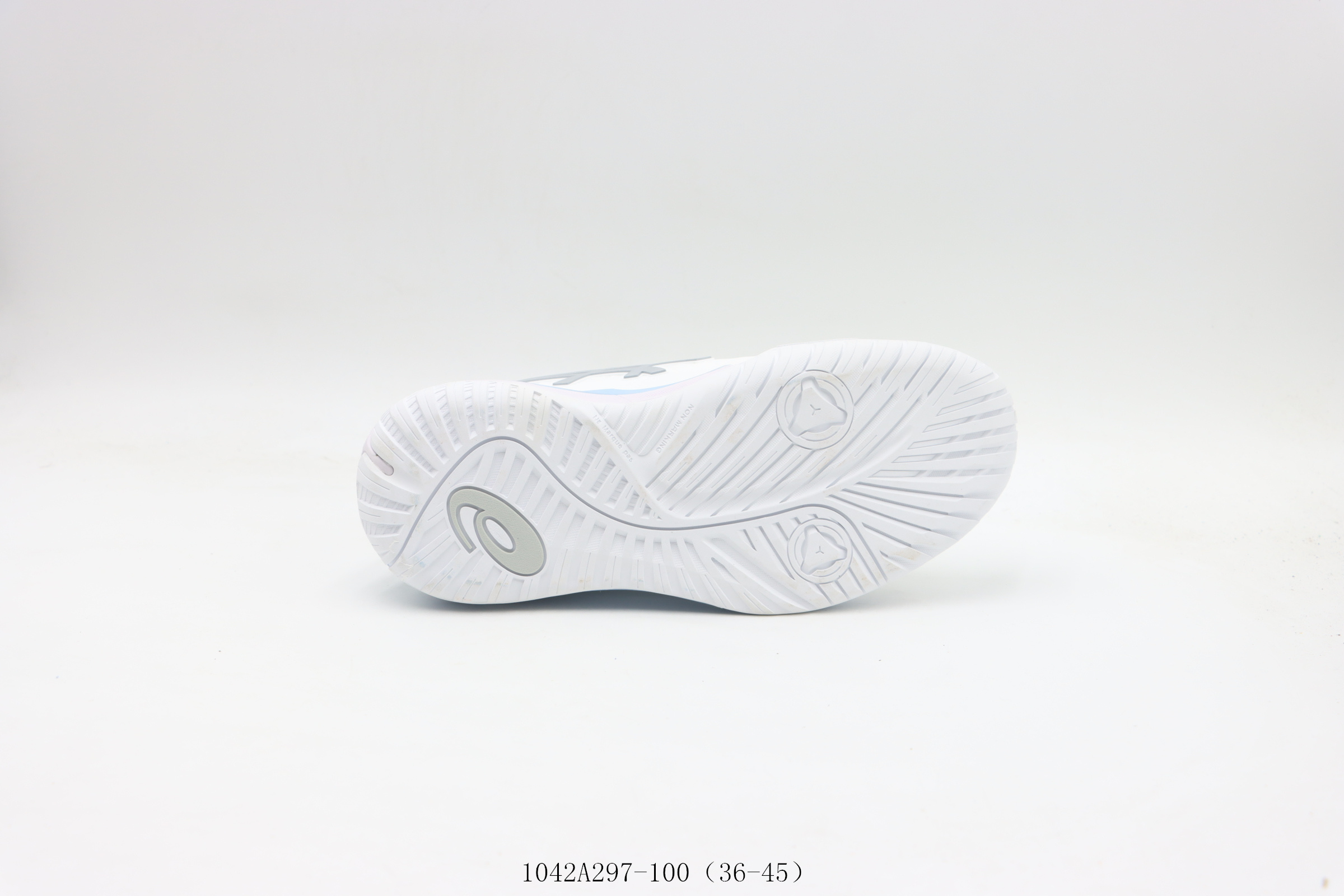 💰200
【公司级    亚瑟士】亚瑟士/ ASICS 亚瑟士跑鞋         白蓝
型号：1042A297-100尺码：36  37 37.5 38 39 39.5 40 40.5 41 42 42.5 43 44 45
❗️❗️❗️
亚瑟士Asics GEL-RESOLUTION X跑步鞋运动鞋