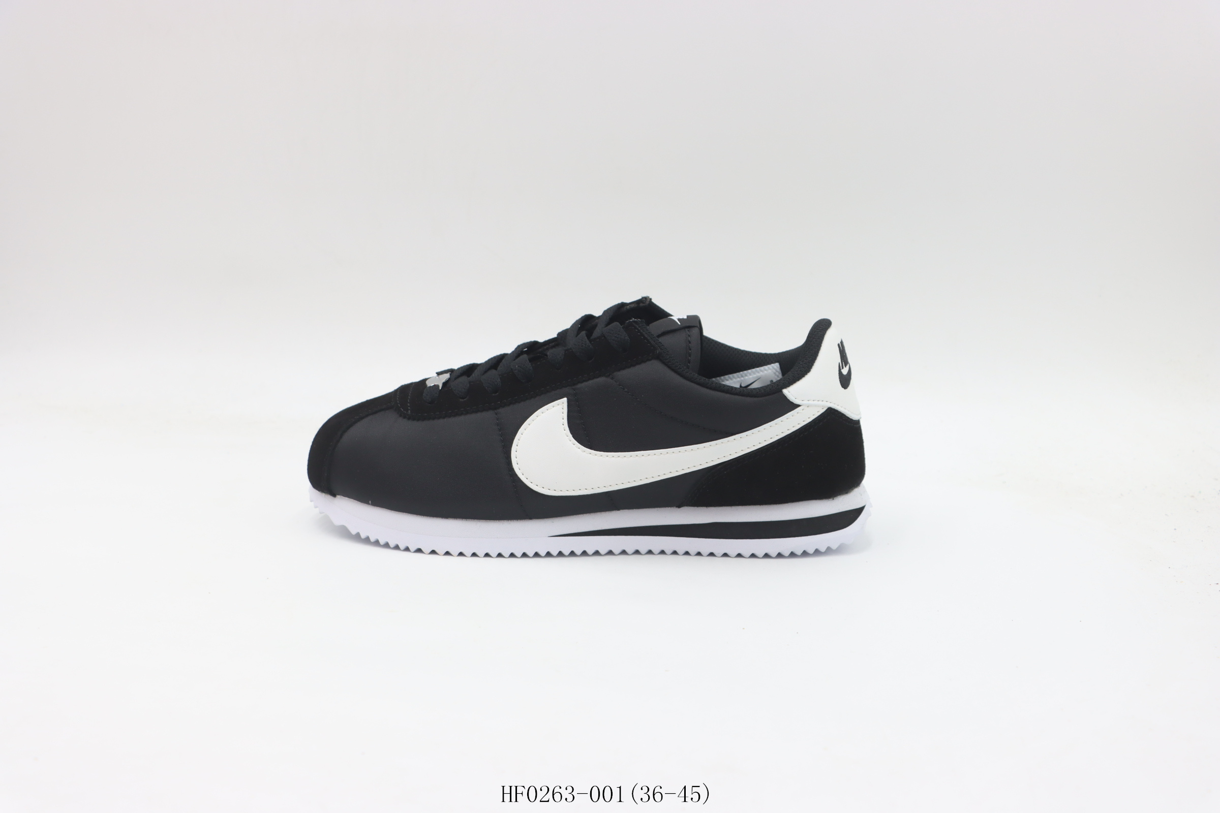 💰100
【真标   阿甘跑步鞋系列】耐克/NIKE  耐克阿甘跑鞋      黑白
货号：HF0263-001尺码：36 36.5 37.5 38 38.5 39 40 40.5 41 42 42.5  43 44  44.5 45
❗️❗️❗️
耐克Nike Classic Cortez 全新配色 经典轻便舒适男子阿甘鞋休闲跑步鞋运动鞋，纯粹而执着的精神，使得Cortez种在了一代人的心里，无论是否喜欢它复古的鞋型，一双Nike Classic Cortez总是能让人难以抗拒，将他摆在鞋柜