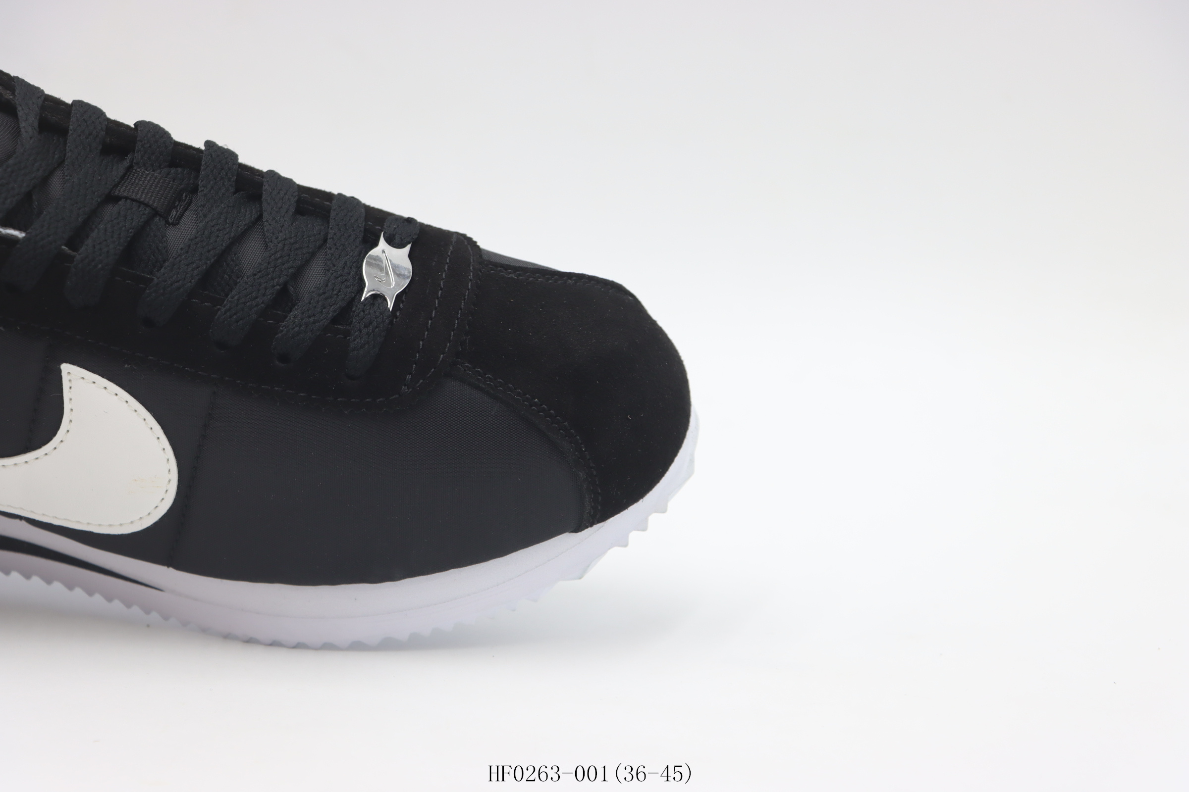 💰100
【真标   阿甘跑步鞋系列】耐克/NIKE  耐克阿甘跑鞋      黑白
货号：HF0263-001尺码：36 36.5 37.5 38 38.5 39 40 40.5 41 42 42.5  43 44  44.5 45
❗️❗️❗️
耐克Nike Classic Cortez 全新配色 经典轻便舒适男子阿甘鞋休闲跑步鞋运动鞋，纯粹而执着的精神，使得Cortez种在了一代人的心里，无论是否喜欢它复古的鞋型，一双Nike Classic Cortez总是能让人难以抗拒，将他摆在鞋柜