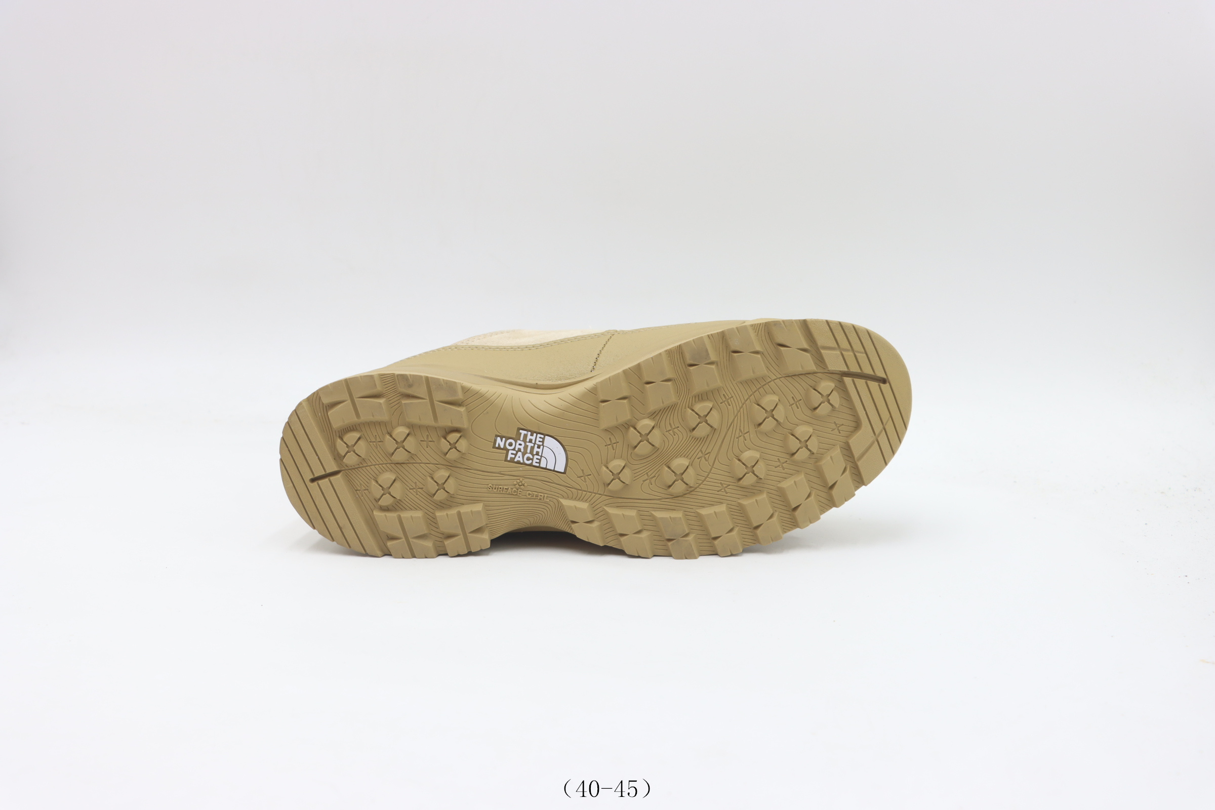 💰200
【公司级     北面系列】北面THE NORTH FACE板鞋         卡其
货号：-尺码40 40.5 41 42 42.5 43 44 45
❗️❗️❗️
北面THE NORTH FACE GLENCLYFFE圆头系带耐磨低帮跑步鞋 男款，简约大方的造型设计，给人以随性休闲的时尚格调，穿着舒适轻便，运动灵活自如，满足日常个性穿搭。
作为全球户外运动领导品牌，The North Face以经过专业运动员测试、适应各类户外需求的产品助力探索者不断超越自 激发人类潜能。 The North Face象征着众多山脉中更冷、更值得挑战的北坡。 中文名字取为「北面」，象征着不畏惧的户外探索精神 The North Face采用全新的宣传标语「Never Stop Exploring探索永不停止」，体现品牌的探索精神，成为品牌的座右铭。