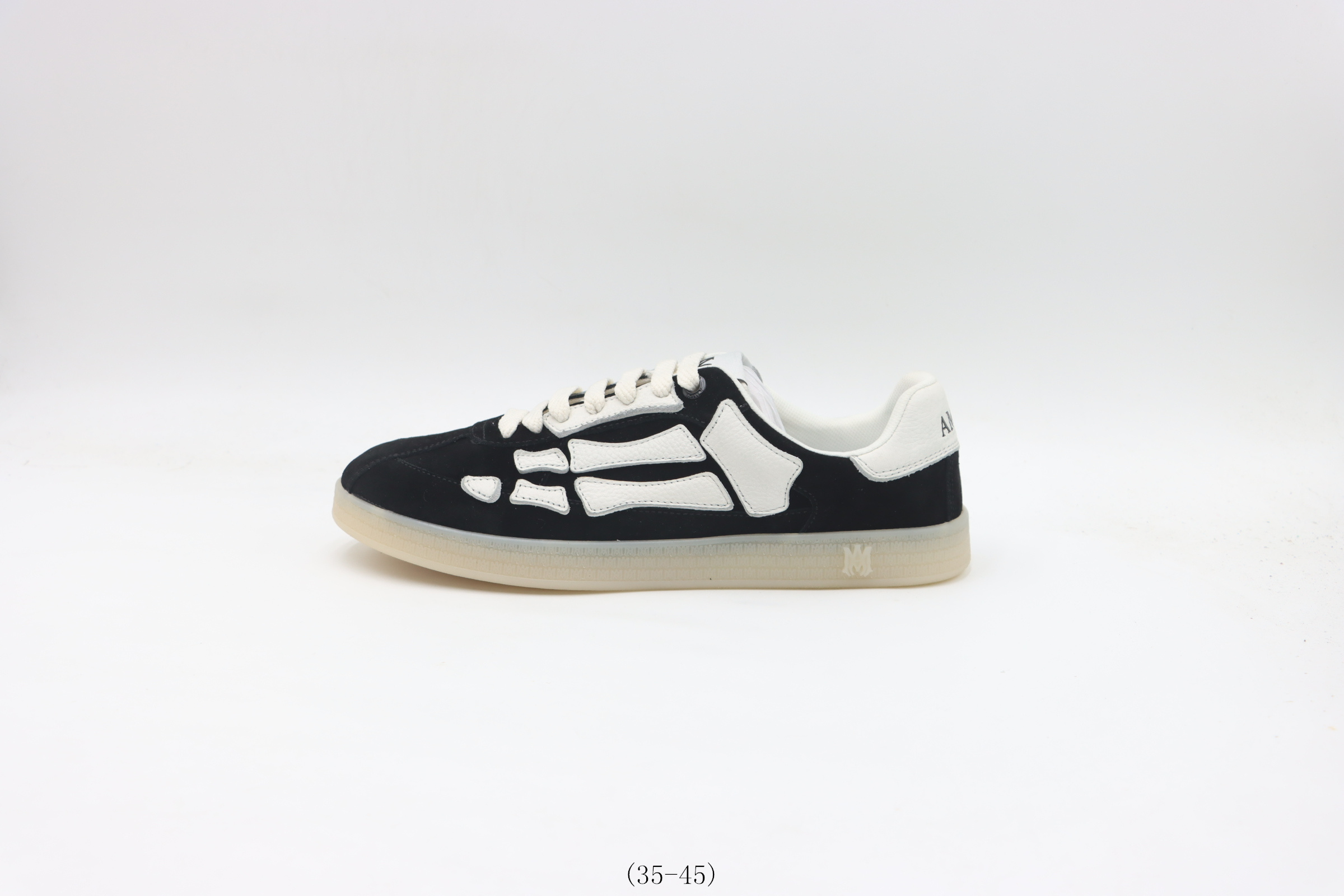 💰400
【广东版 AMIRI系列】AMIRI埃米尔休闲板鞋 黑白
货号:尺码:35 36 37 38 39 40 41 42 43 44 45
❗❗❗
AMIRI埃米尔 Pacifc Bones 绒面革 圆头系带 低帮 板鞋
选用优质材料 精细制作 经典设计 展现优雅气质 舒适脚感 适合各种场合此款拥有舒适的鞋面 具有很好的延展性后跟采用柔软材质能够舒适贴合脚踝穿着轻松 让您在平时生活中有舒适和轻松的体验