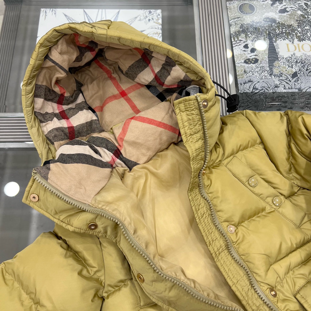 Burberry 巴宝莉,童装,男女童棉衣外套,防护性休闲连帽羽绒棉服,精选高腻尼龙面料,衣领处内衬格纹羊毛混纺面料 9