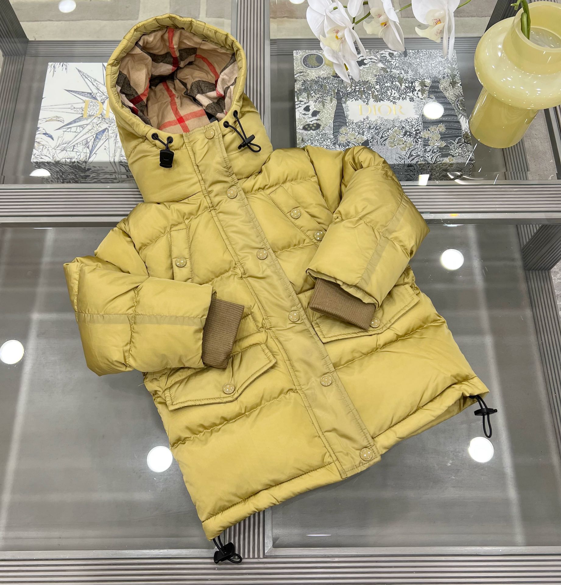 Burberry 巴宝莉,童装,男女童棉衣外套,防护性休闲连帽羽绒棉服,精选高腻尼龙面料,衣领处内衬格纹羊毛混纺面料 6