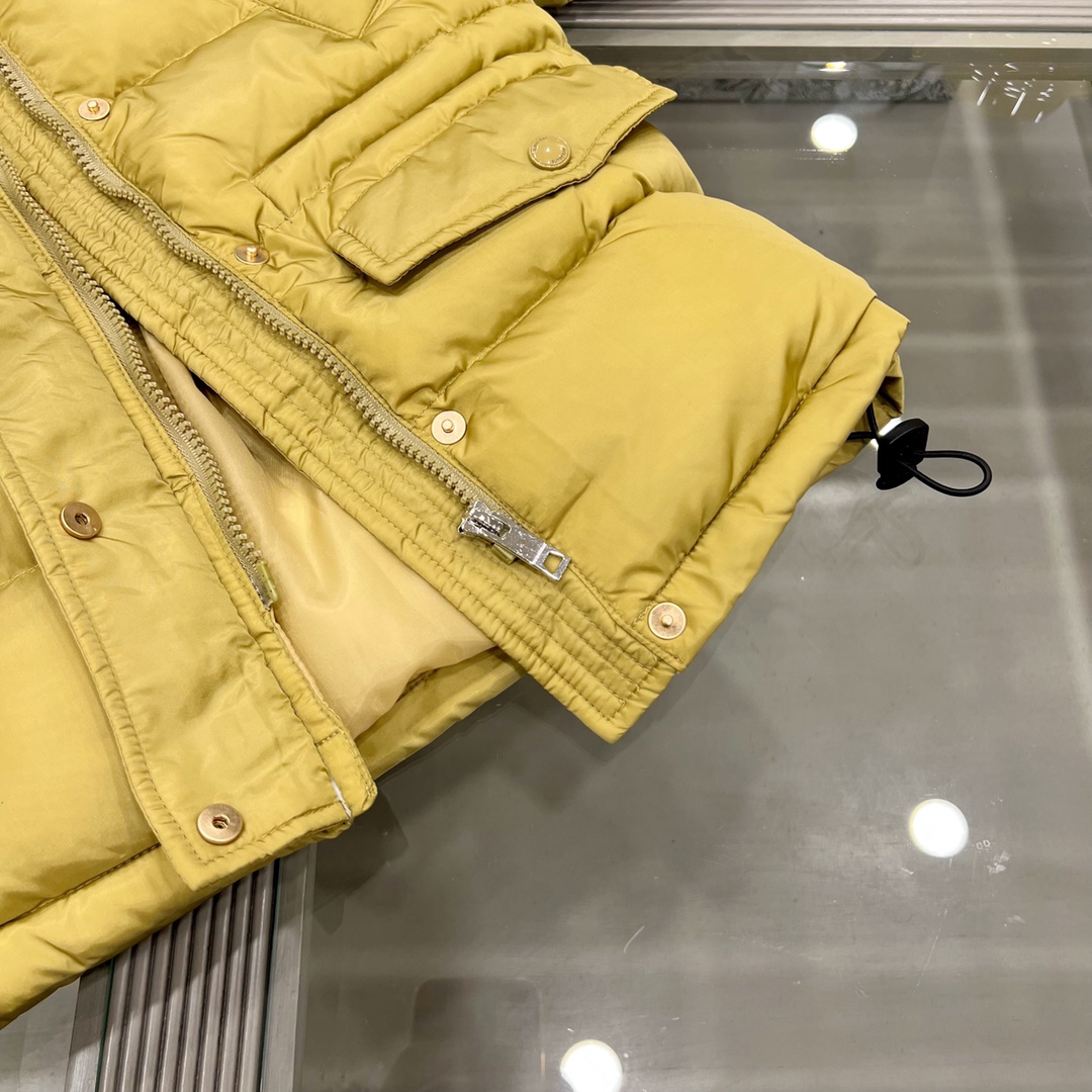 Burberry 巴宝莉,童装,男女童棉衣外套,防护性休闲连帽羽绒棉服,精选高腻尼龙面料,衣领处内衬格纹羊毛混纺面料 8